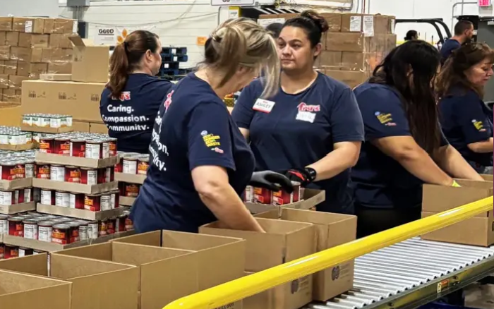 A Volunteer Spills the Beans About Food Banks