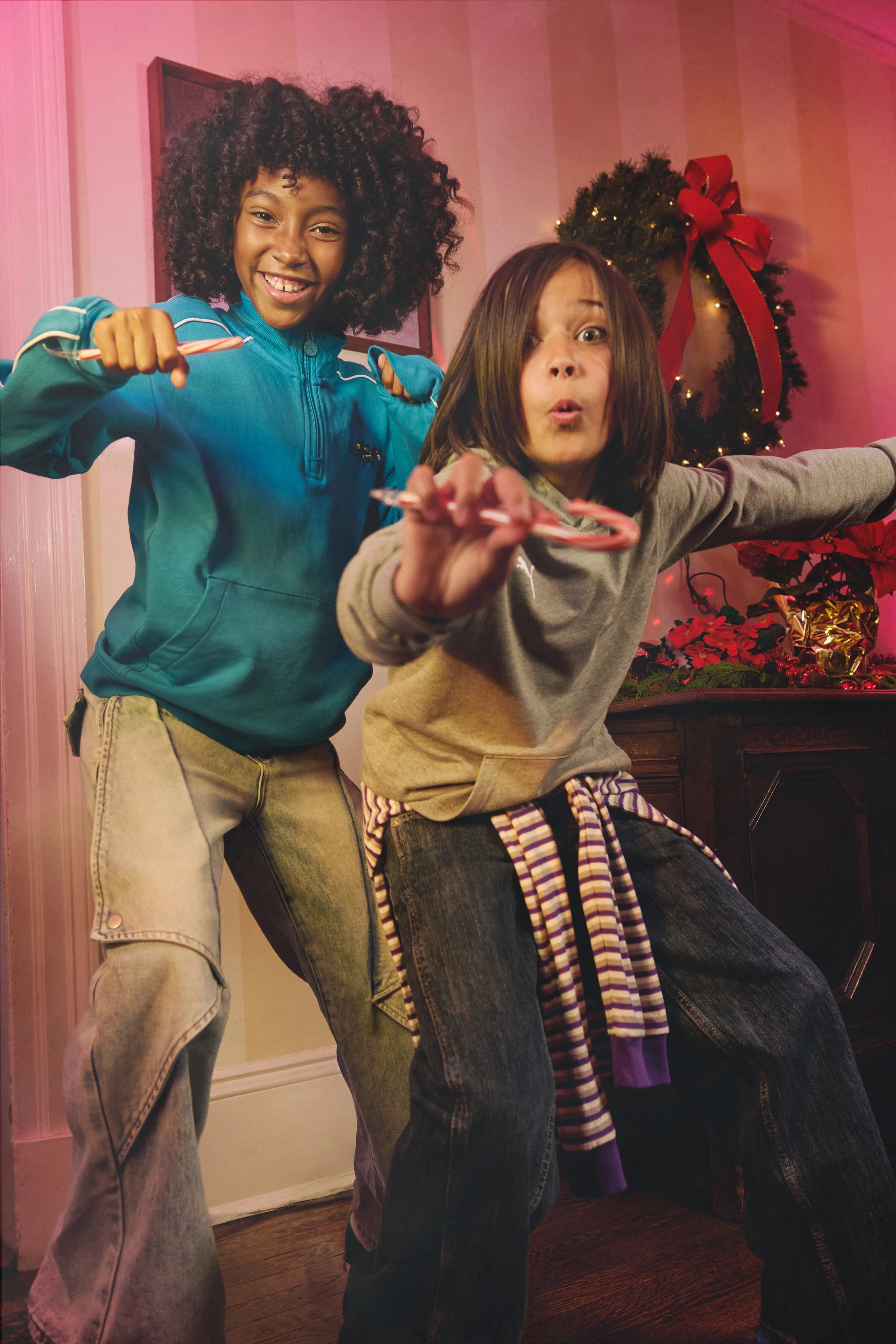 web25AW_PNA_SP_Holiday_FOC_Dining-Room_Kids-Group_1625.jpg