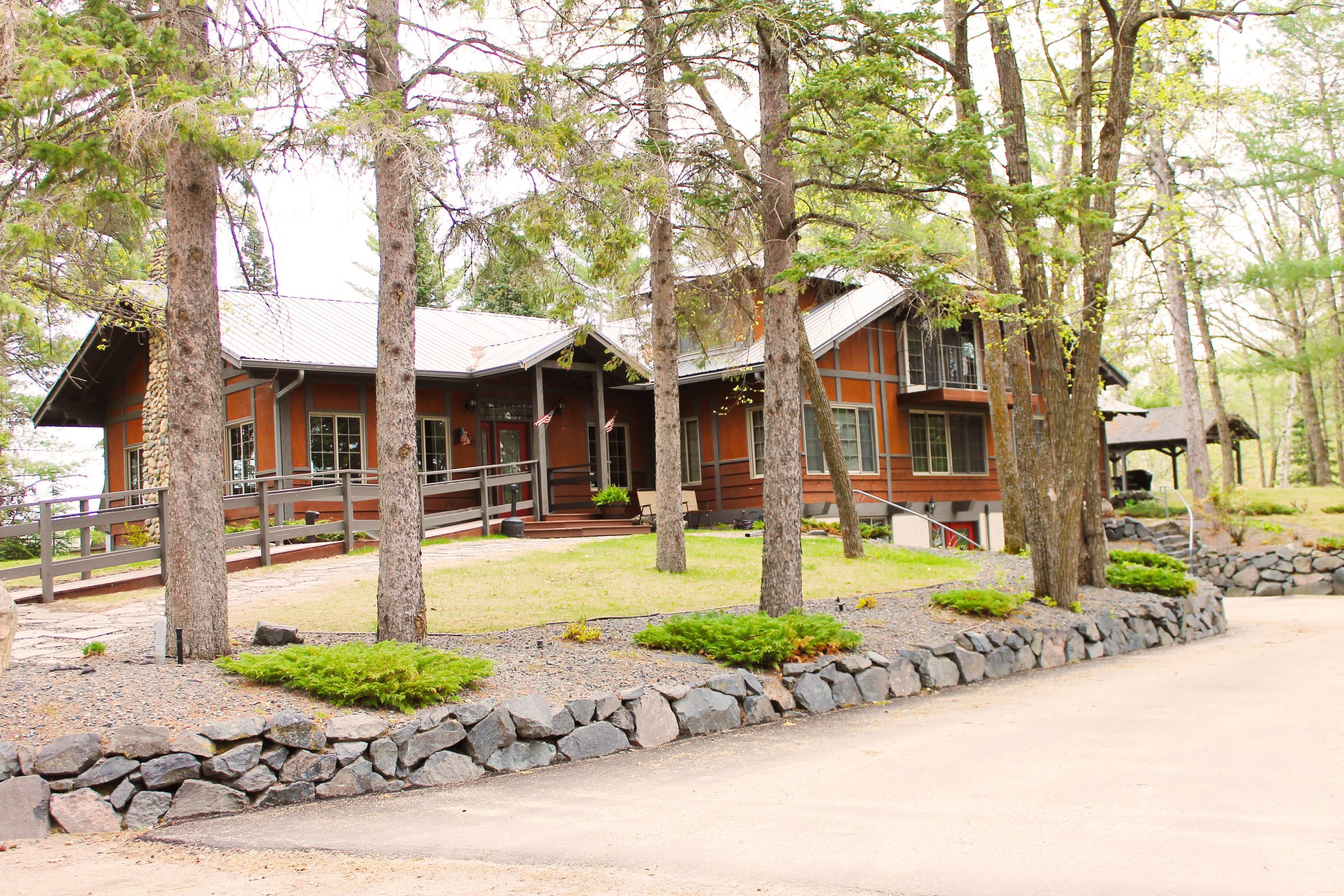 Full-picture-of-the-lodge.jpg