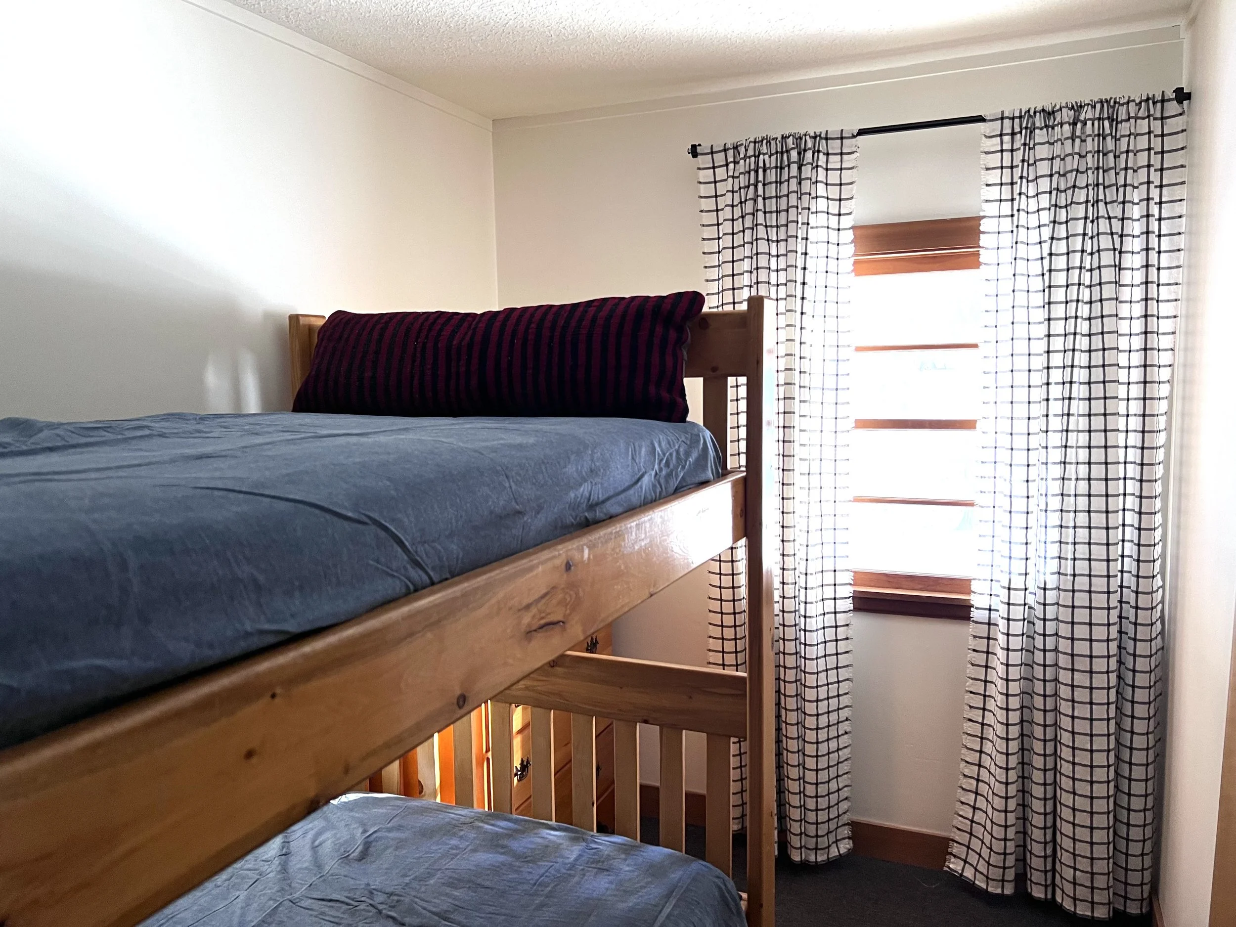 Startlement | Semi-Private Room with Bunk Bed | Kona Kona Resort