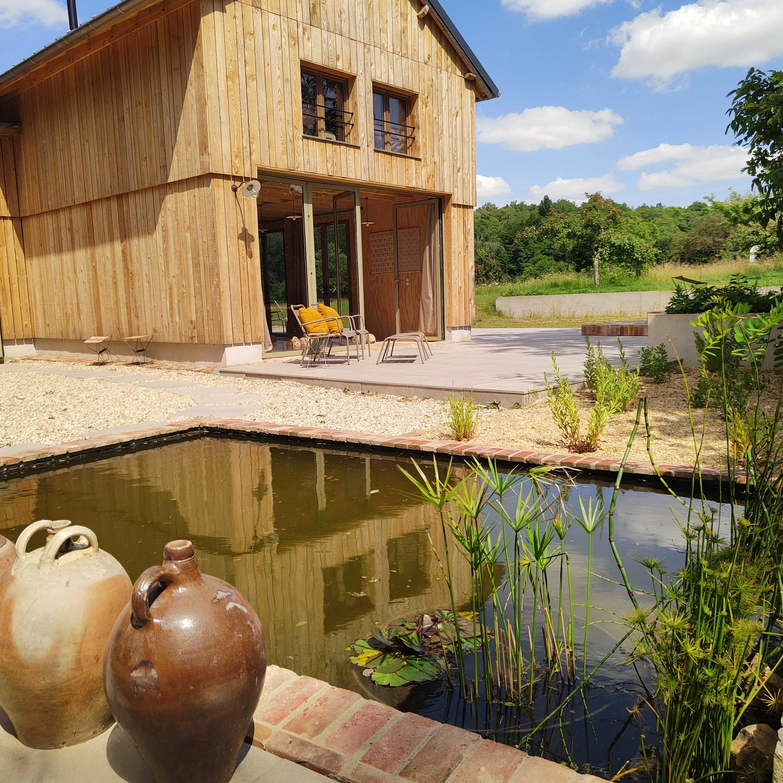 cabane + bassin.jpg