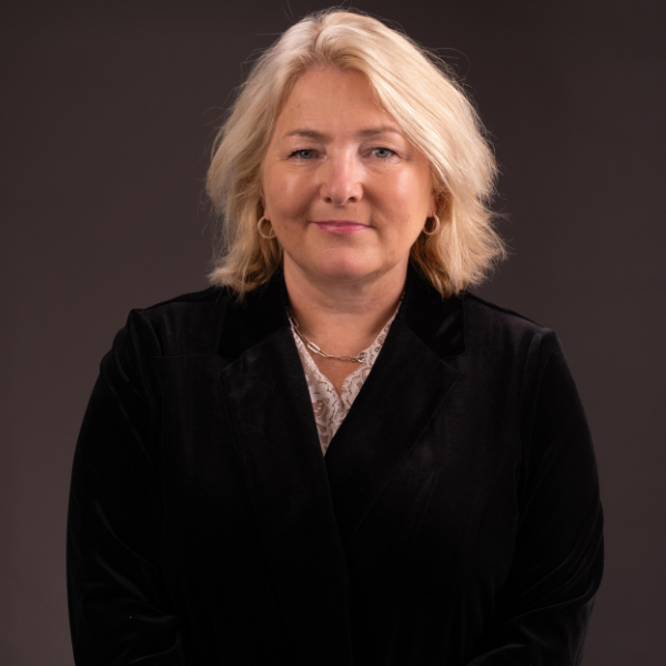 Empowering Business with AI: Insights from Polly Barnfield on Vista Talks