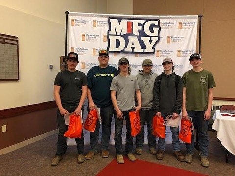🎓🏭 30 students joined Butler Manufacturing Day, exploring job opportunities in Butler County! 🌟 Some even shared insights on the Student Advisory Board, connecting education with industry. Proud partners with Manufacturer &amp; Business Associatio