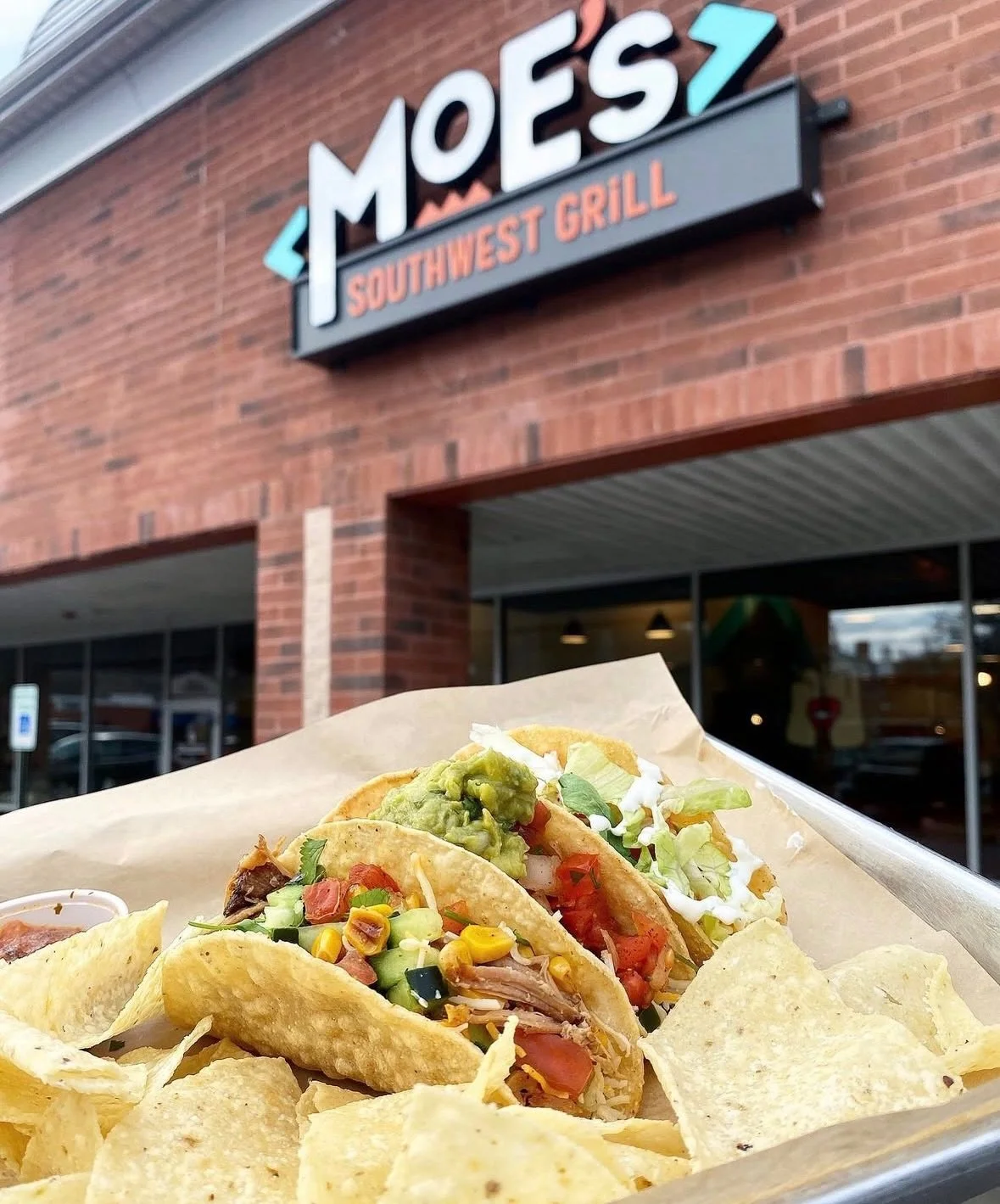 🌯🔥 Sunday Showcase! 🔥🌯

The age-old debate: Chipotle or Moe&rsquo;s? For us&hellip; it&rsquo;s a no-brainer. 😎

Welcome to @pittsburghmoes &mdash; 10 locations across the &lsquo;Burgh (including Cranberry Township) and 2 in Erie under the leader