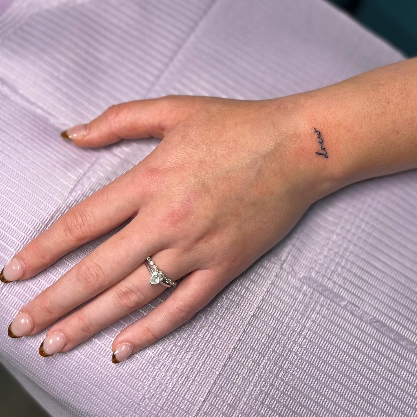 Happy Tuesday! 💫

Update on bookings: right now I am booking Nov 20th and onwards. I will only be booking until Christmas at the moment and will likely close my books for new year appointments until Dec. 

Also, if you have sent me a Facebook messag