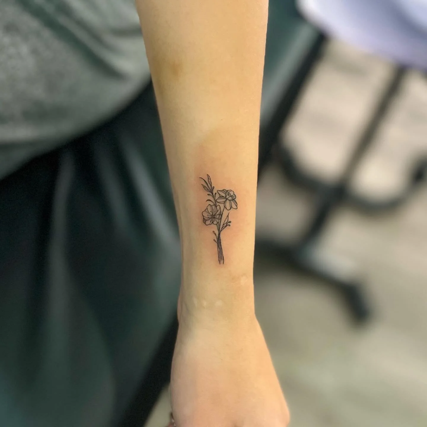 💐💐
.
.
.
.
.
#covestudios #tattoo #tattoostudio #linework #floral #floraltattoo #flowers