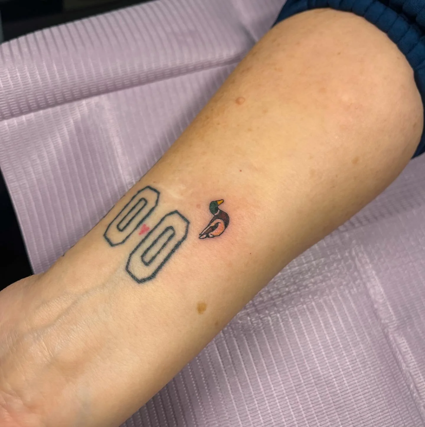 Those that know me know I have a love hate relationship with colour tattoos, but damn are they fun to do. 

How cute is this little duck I got to do a couple weeks ago! 

Would you get a colour tattoo?

*other tattoo on wrist is not my work*