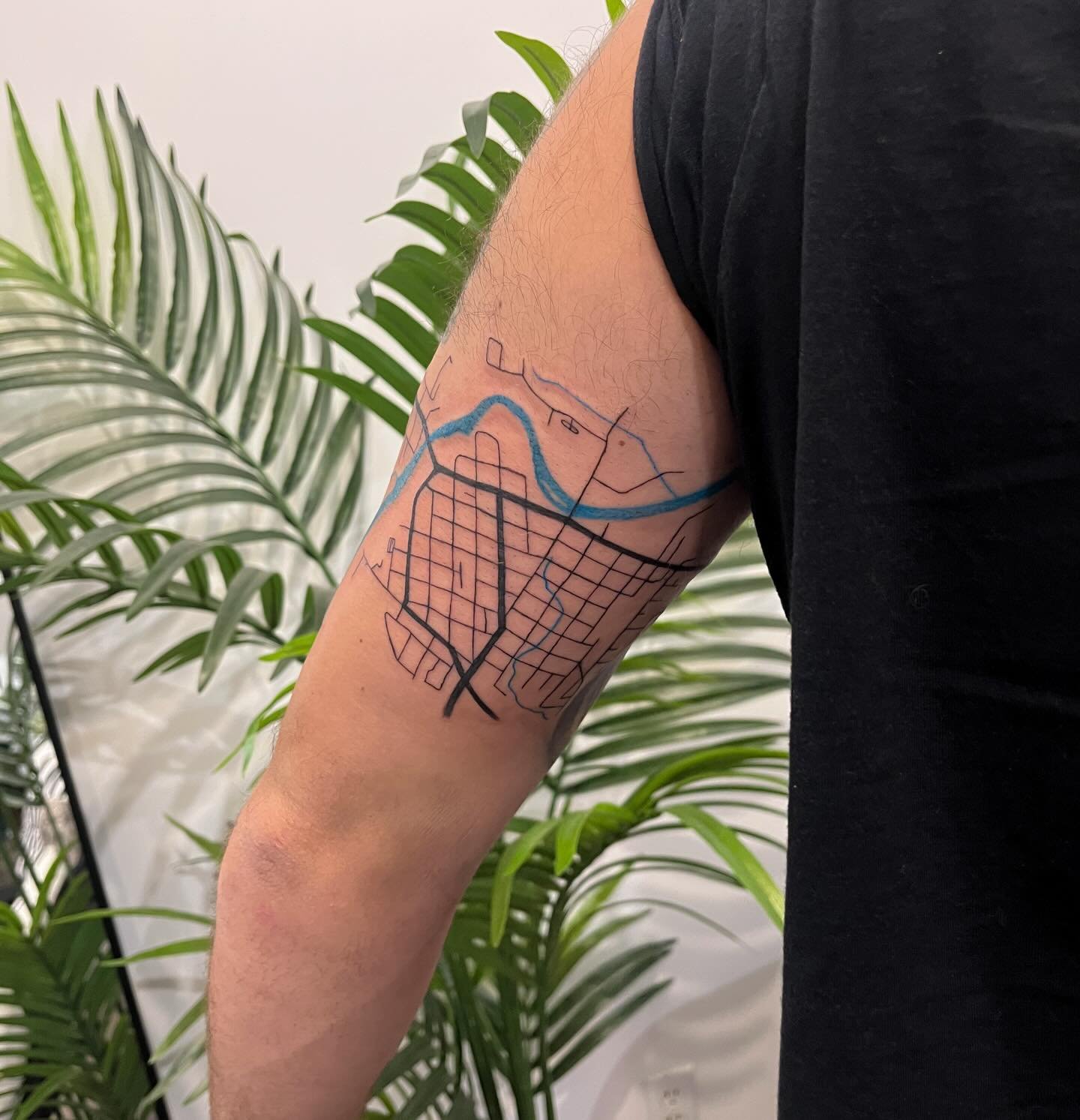 Happy Wednesday! 

I am officially back in shop now and so excited to get back into the groove of things. 💃🏻

I do have a few more availabilities at the end of January so shoot me a message before they all get booked up!