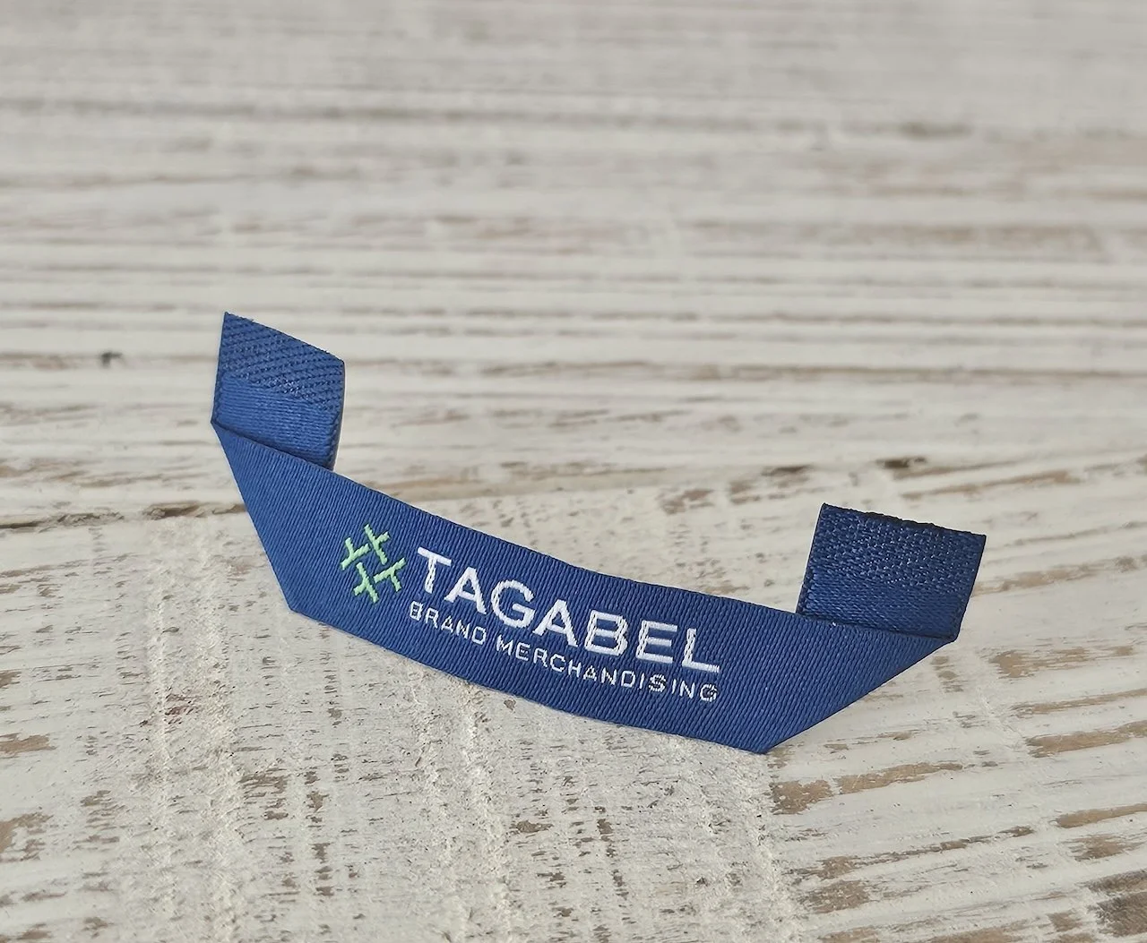woven-damask-mitre-fold-label.jpg