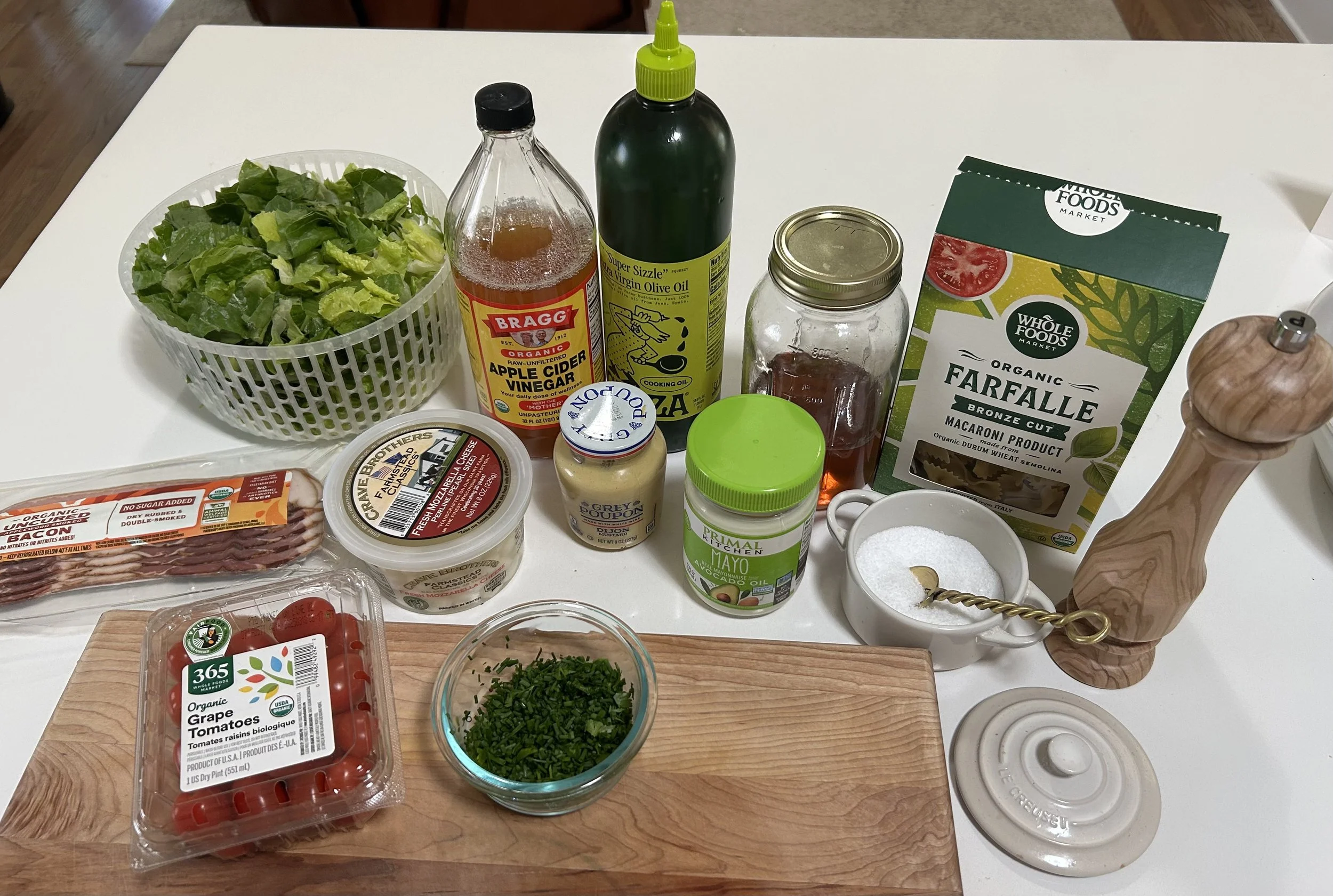 all of the components for this BLT pasta salad recipe
