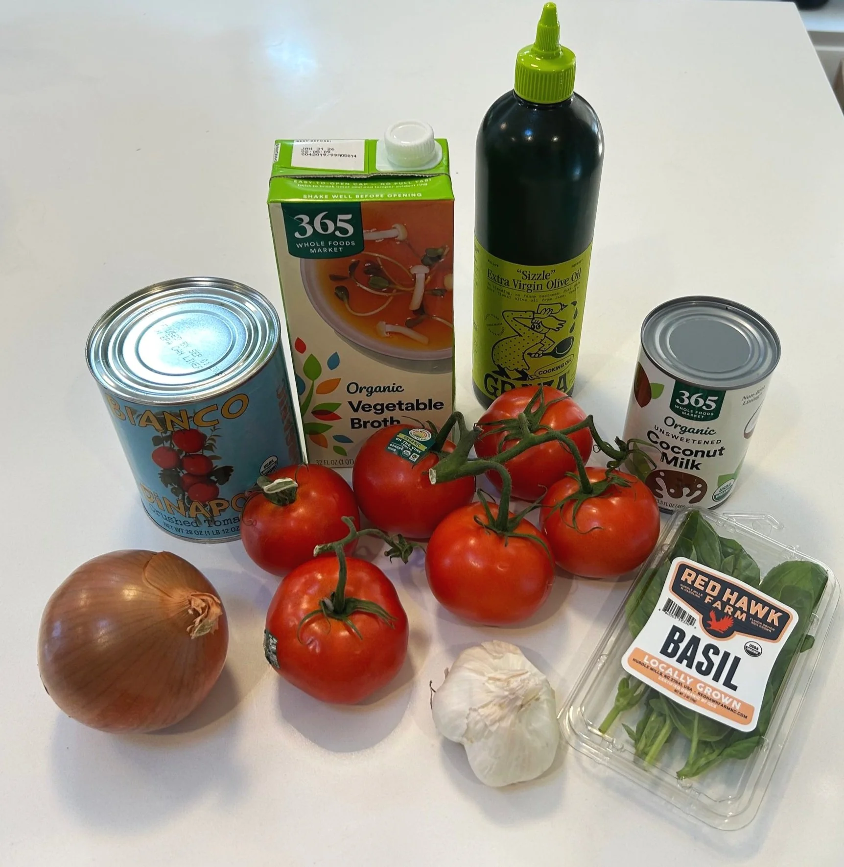 The ingredients required to make tomato soup with coconut milk