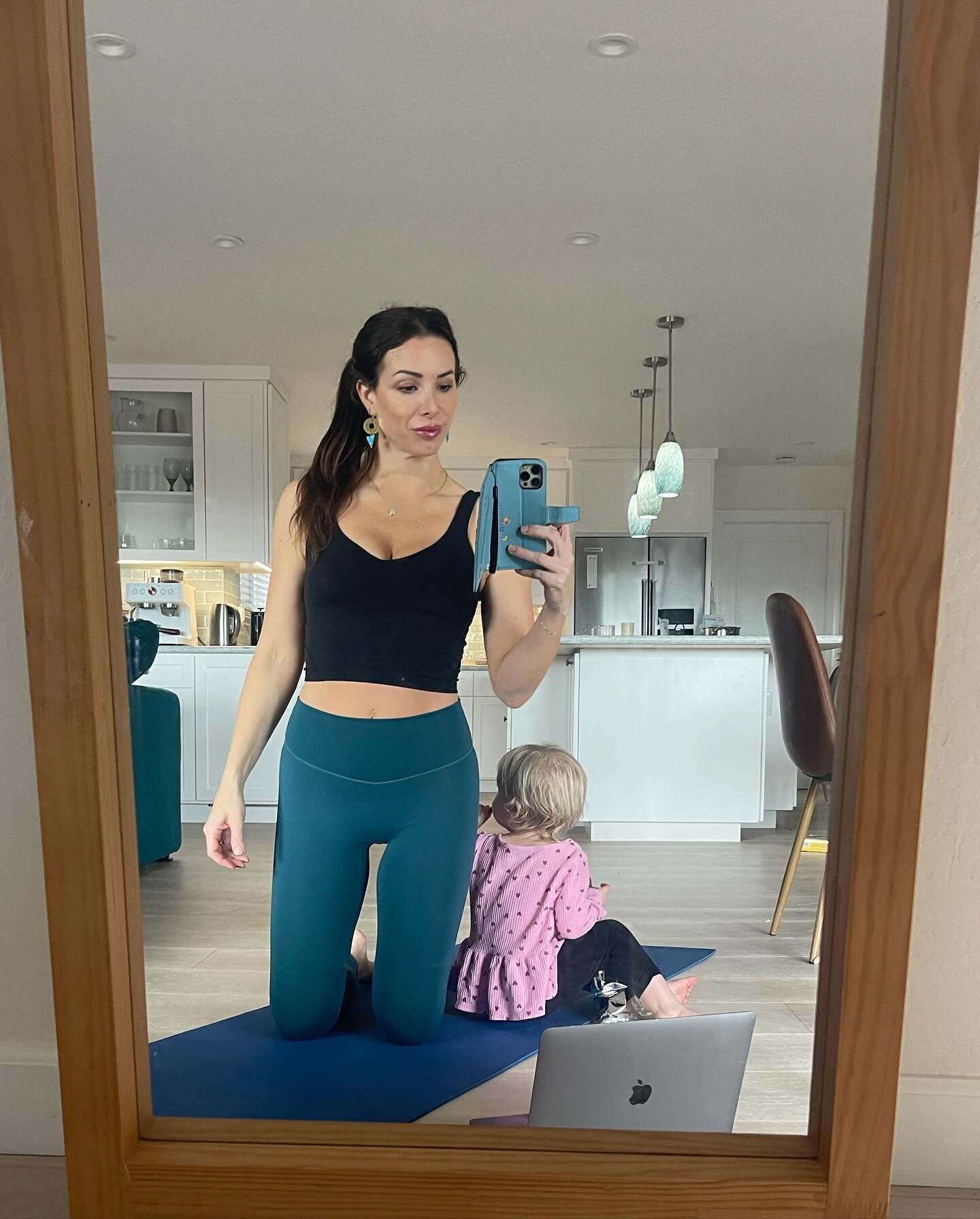 Life lately🦋 

1. New home, back on my Pilates routine strengthening my core after 3 pregnancies, feels really good. I love @bryonydeery for quick and effective 20-30 minute workouts- such a must have for mamas!

2. Moving out of the mold house was 