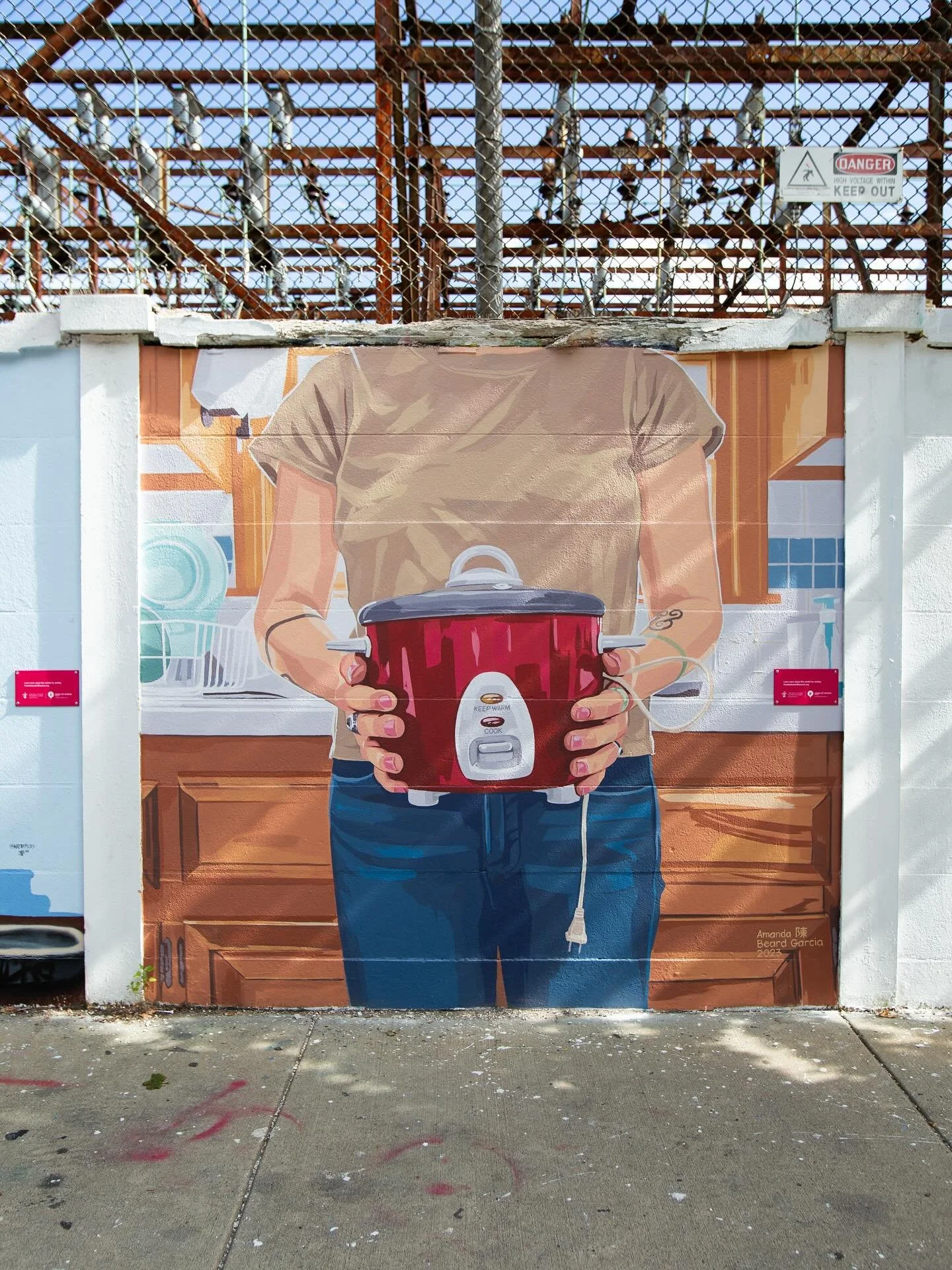 An ode to “Vessel” 🍚 painted in summer 2023, this mural was a toe-dip back into portraiture and storytelling and has since continued on into my personal studio practice. Last week, the walls were turned over for the next cohort. I’