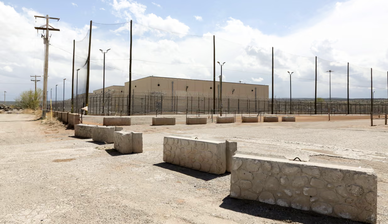 FBI investigates drug-trafficking ‘epidemic’ in prison also housing Ice detainees: ‘A lot of corruption’