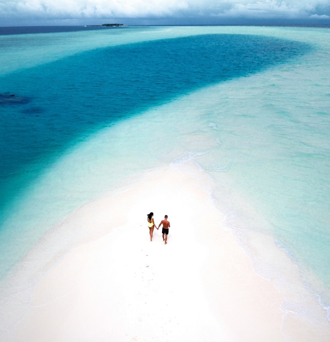 Endless stretches of pristine sandbanks that shift with the tides. A true paradise where time stands still and nature's beauty overwhelms the senses. That is Zanzibar.