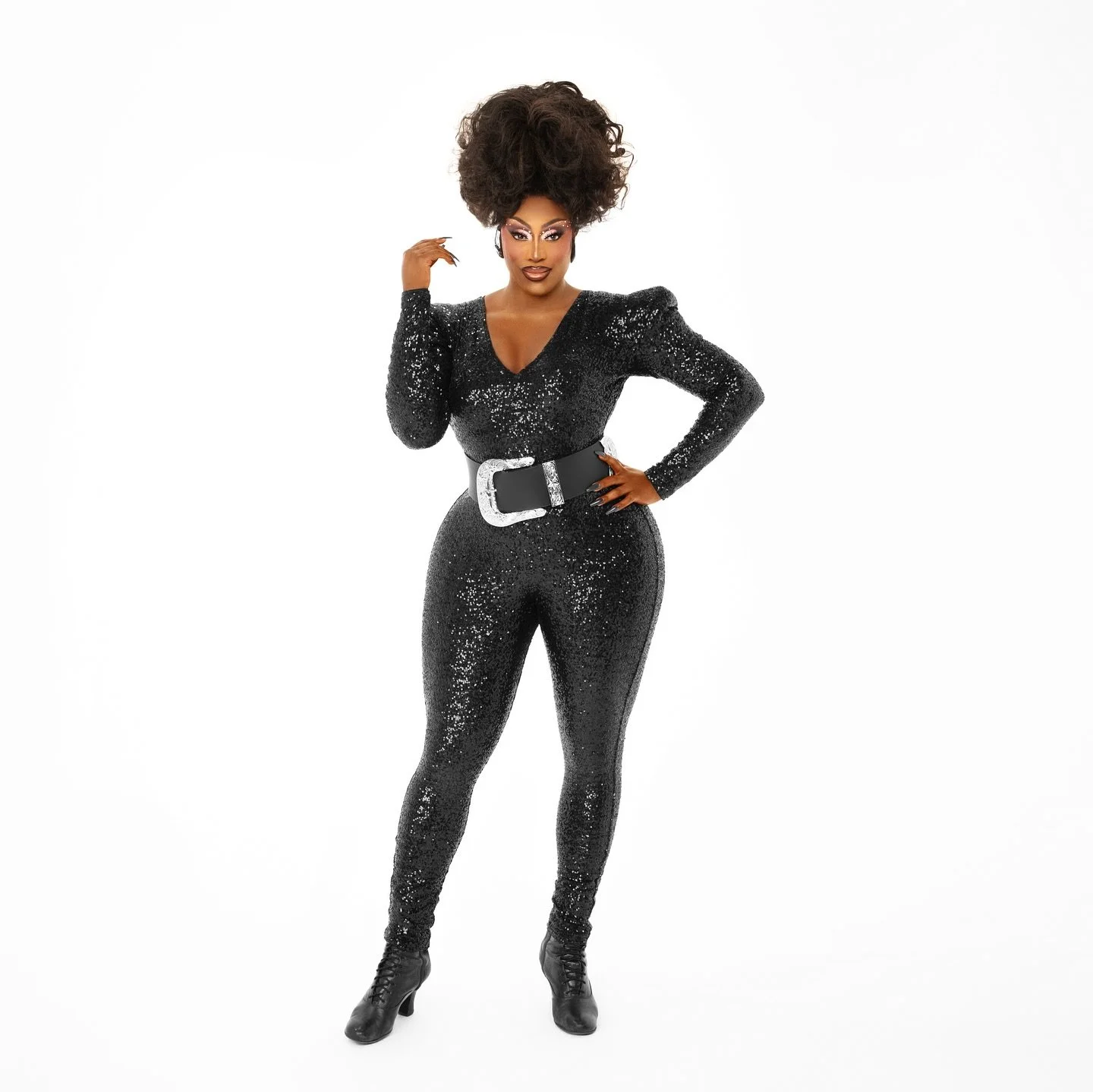 ✨✨✨

💄 by @callher6 
👗 by @opheliabawdy 
📸 by @ronkatagiri