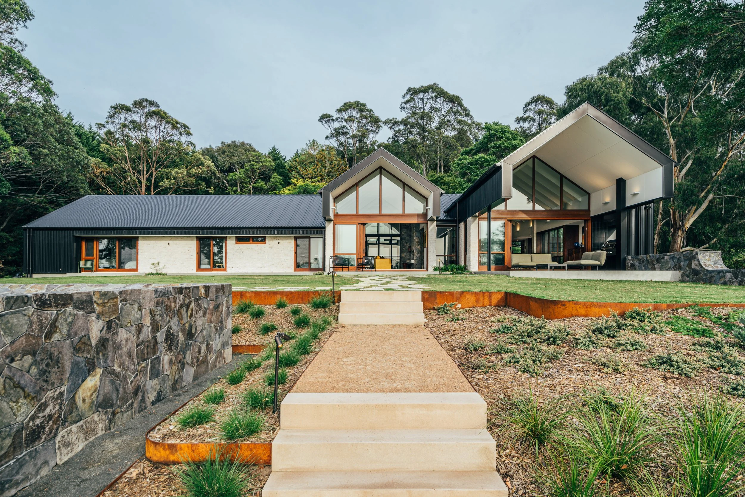 Formed Gardens Jaspers Brush