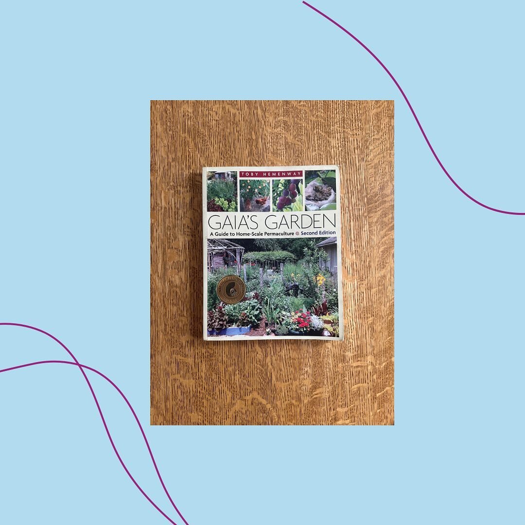 🌱🐝📚🐝🌱🐝📚🐝🌱
The book begins by explaining the ecosystem of the garden from the dirt up, discusses water harvesting, useful planting suggestions for perennials and annuals, then how to encourage a diversity of beneficial insects and other anima