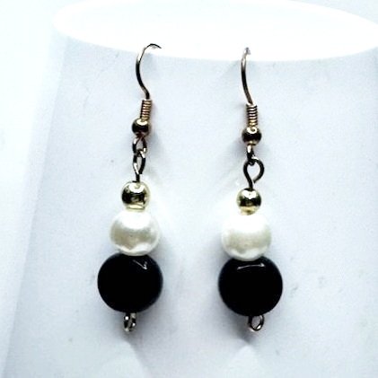 Dual-Toned%2Bblack%2Band%2Bwhite%2BBeaded%2BEarrings%2B3.jpg