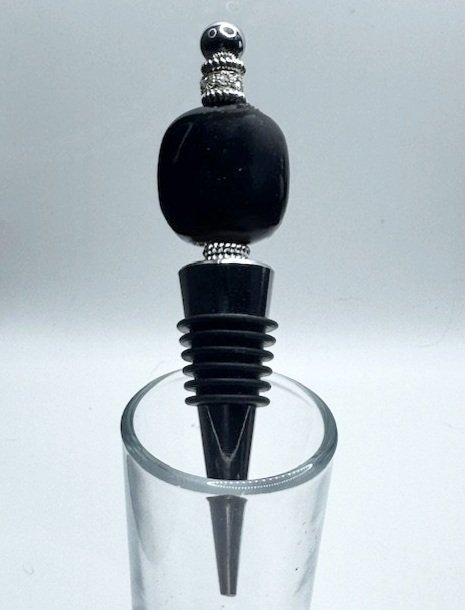 Black+square+wine+stoppers+3.jpg