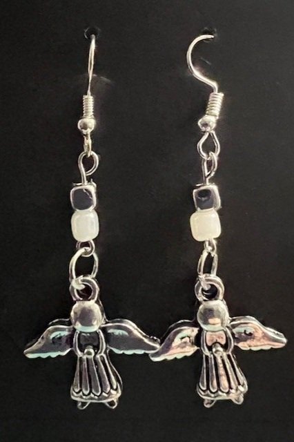 Silver+angel+dangle+earrings+with+a+small+pearl+and+silver+bead+as+accent.jpg