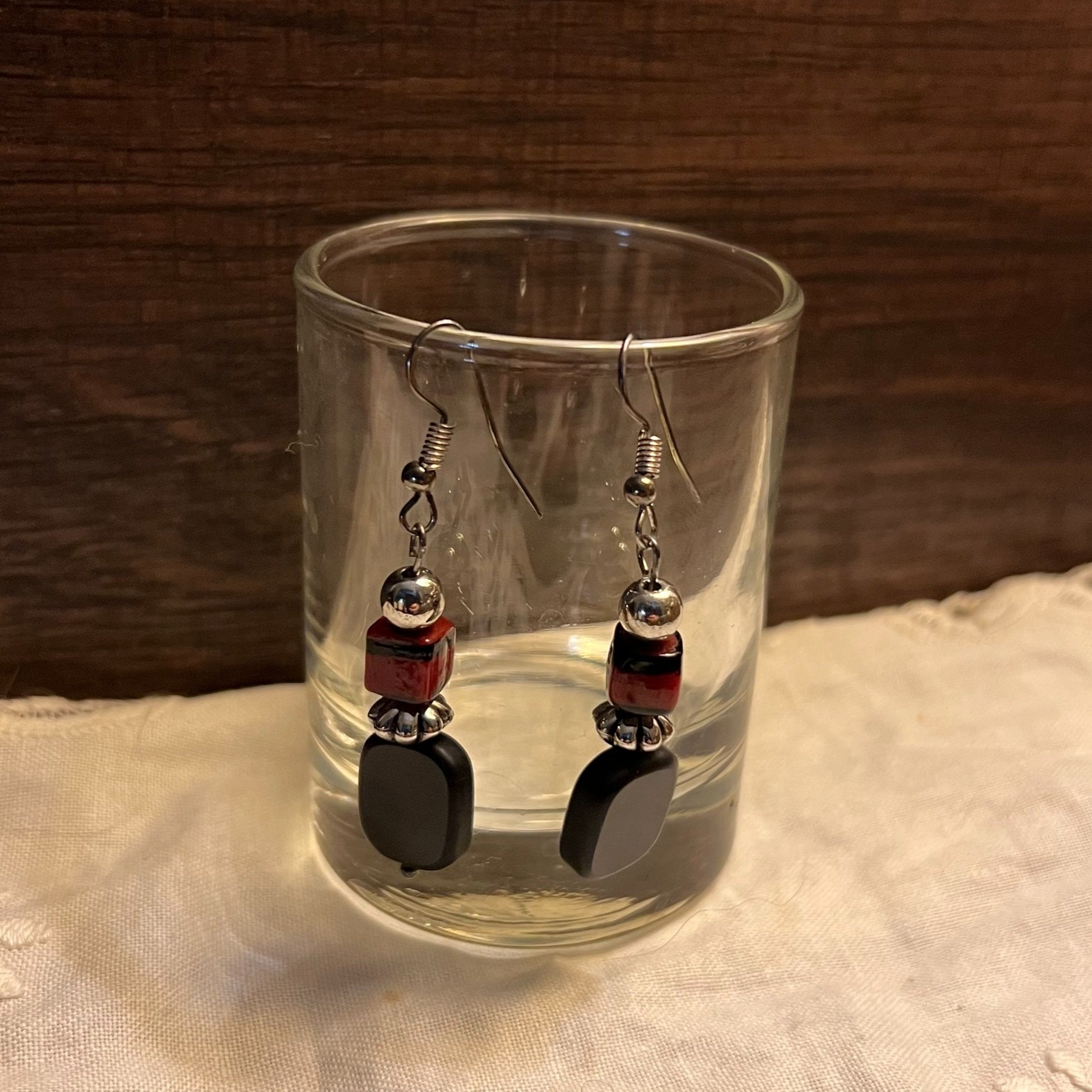 Earring+with+rust+and+black+layered+bead+3.jpg