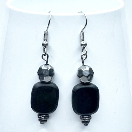 Black%2BBeaded%2BDangle%2BEarrings%2Bwith%2Bsilver%2Bfaceted%2Baccent%2Bbead%2B5.jpg
