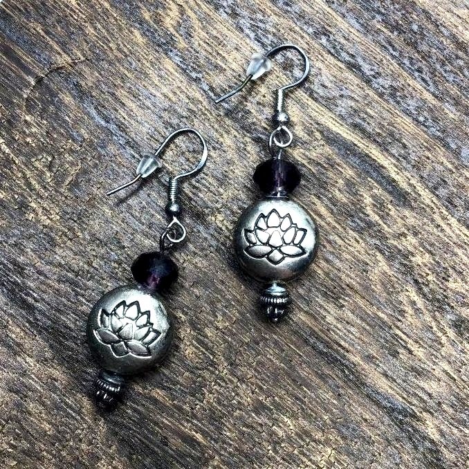 Silver%2BPuff%2Bbead%2Band%2Bpurple%2Bbicone%2BC.jpg