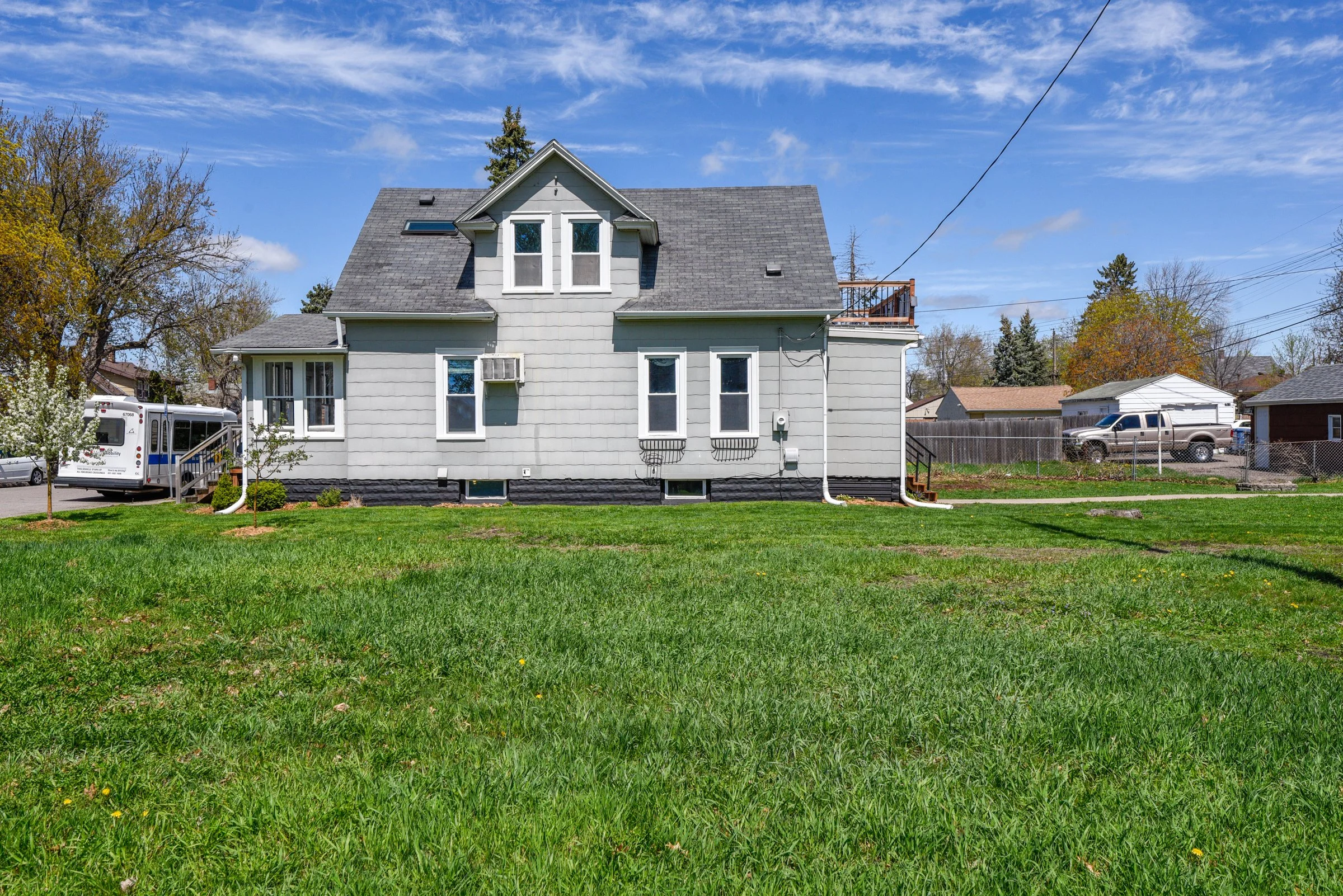 2811 Grand St-13.jpg