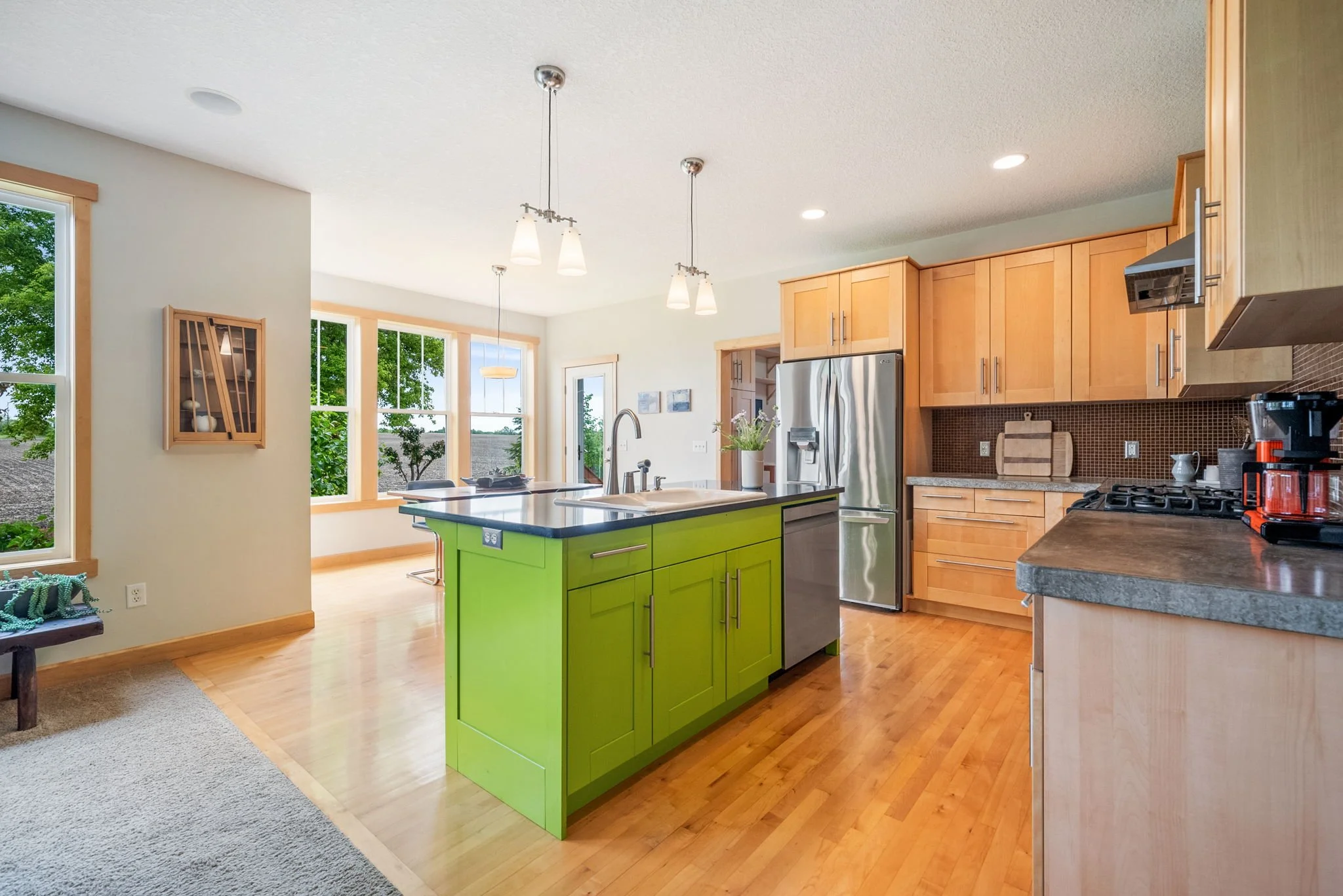 17-web-or-mls-917 Hope Ave-0017.jpg