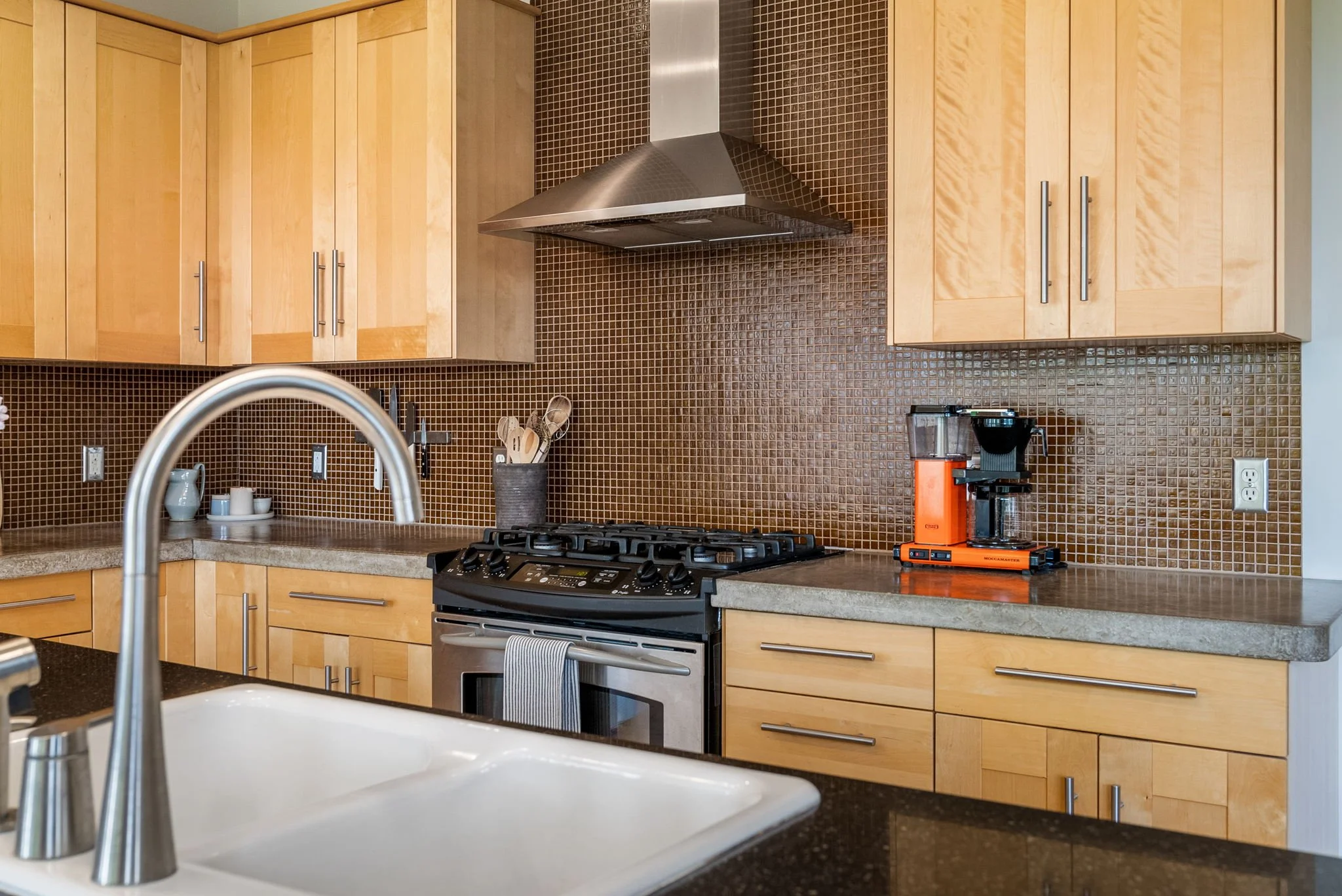 20-web-or-mls-917 Hope Ave-0020.jpg