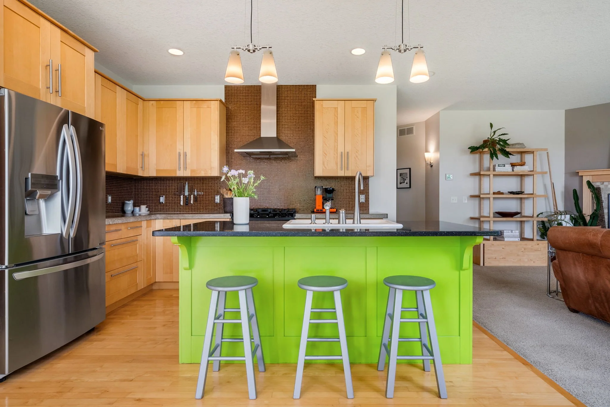 22-web-or-mls-917 Hope Ave-0022.jpg