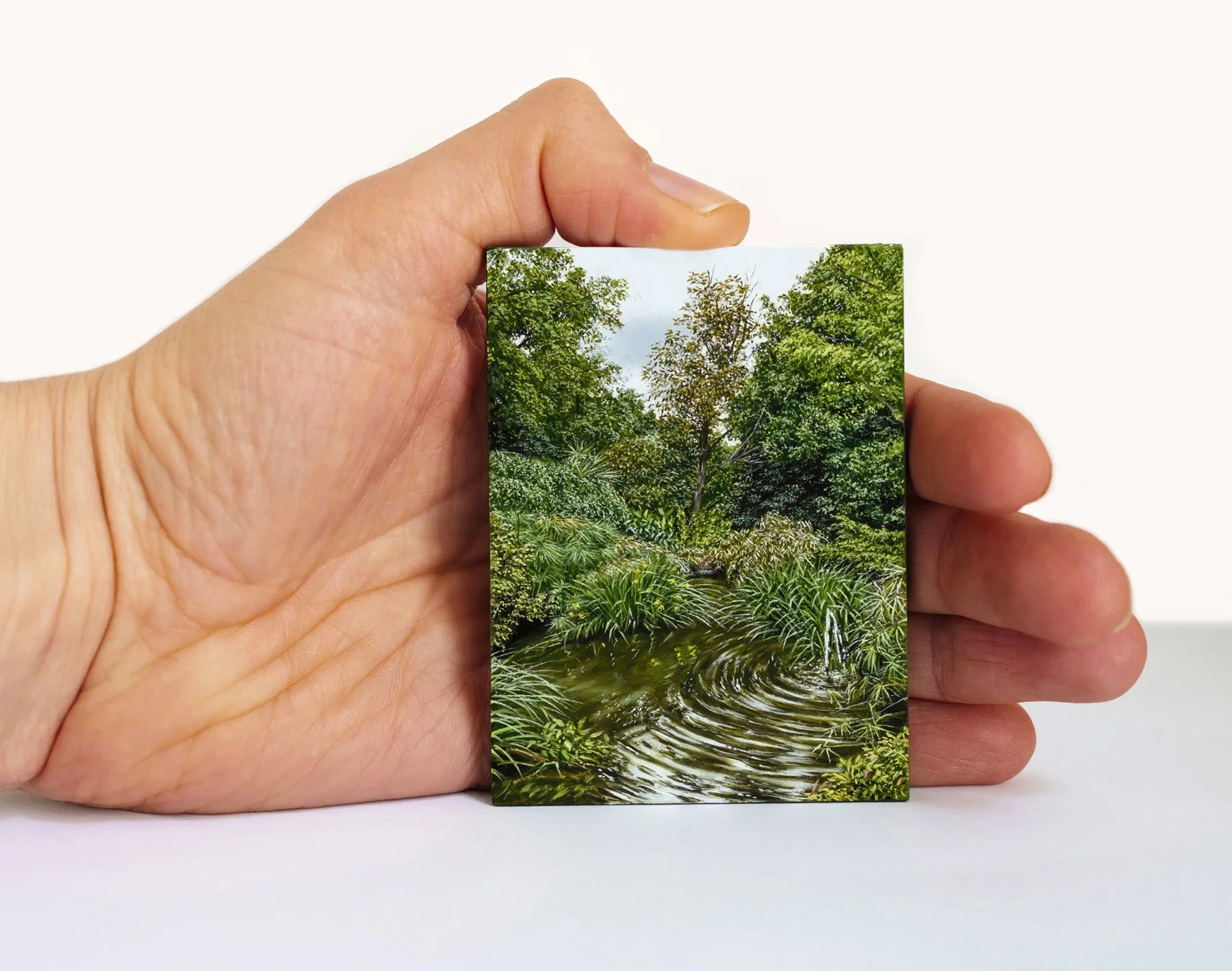 Glow (2025) oil on wood panel, 8 x 6cm