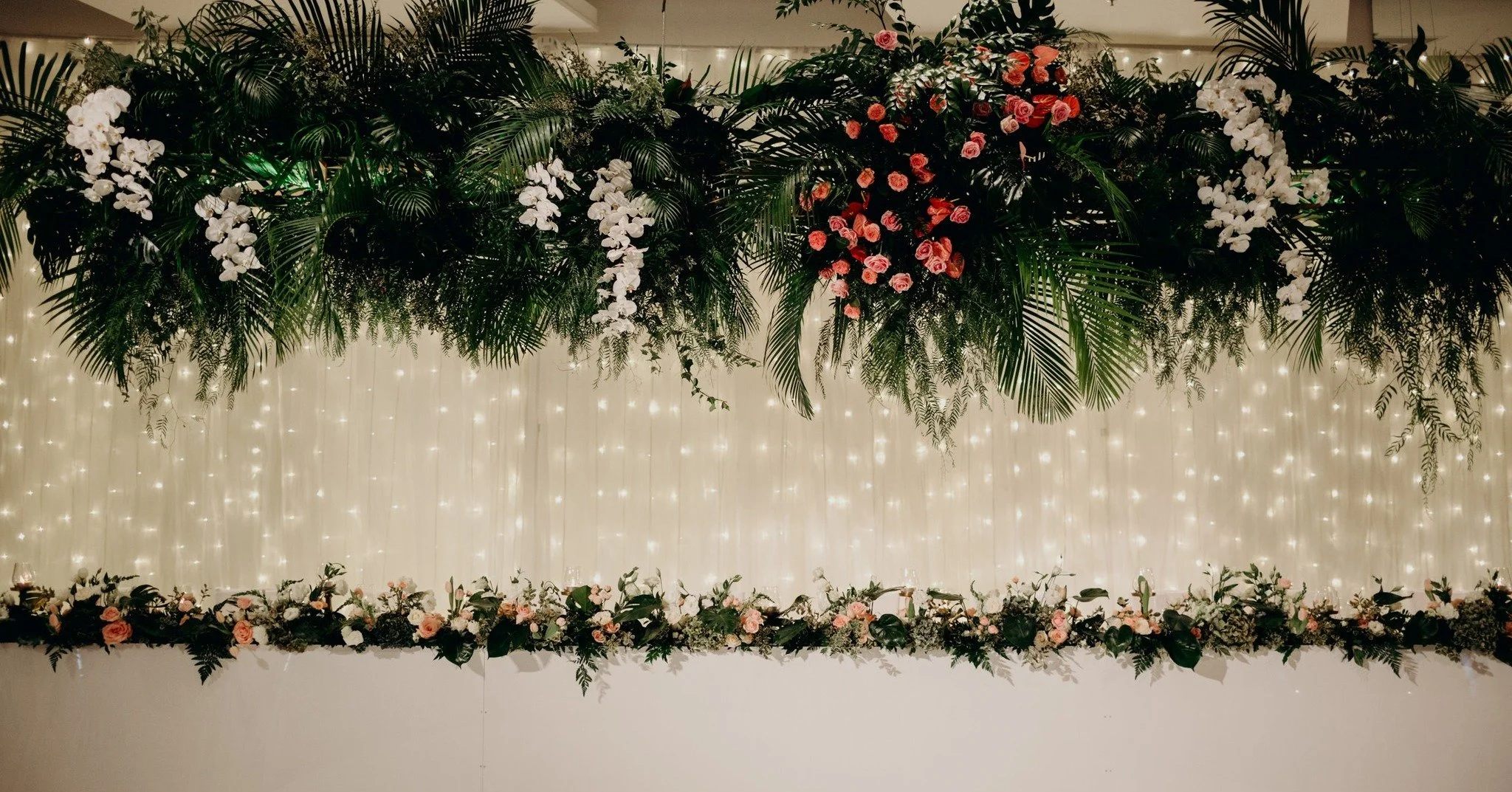 A statement bridal table is always a good idea!
A &amp; T

@modaevents 
@cloudcatcherstudio