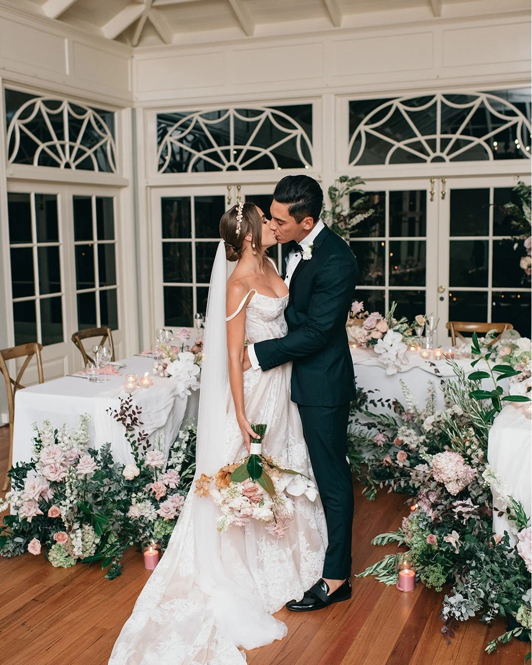 Soft textures, tonal blooms and a garden-inspired feel for Andrea &amp; Michael.

@gabbinbarhomestead 
@figtreepictures