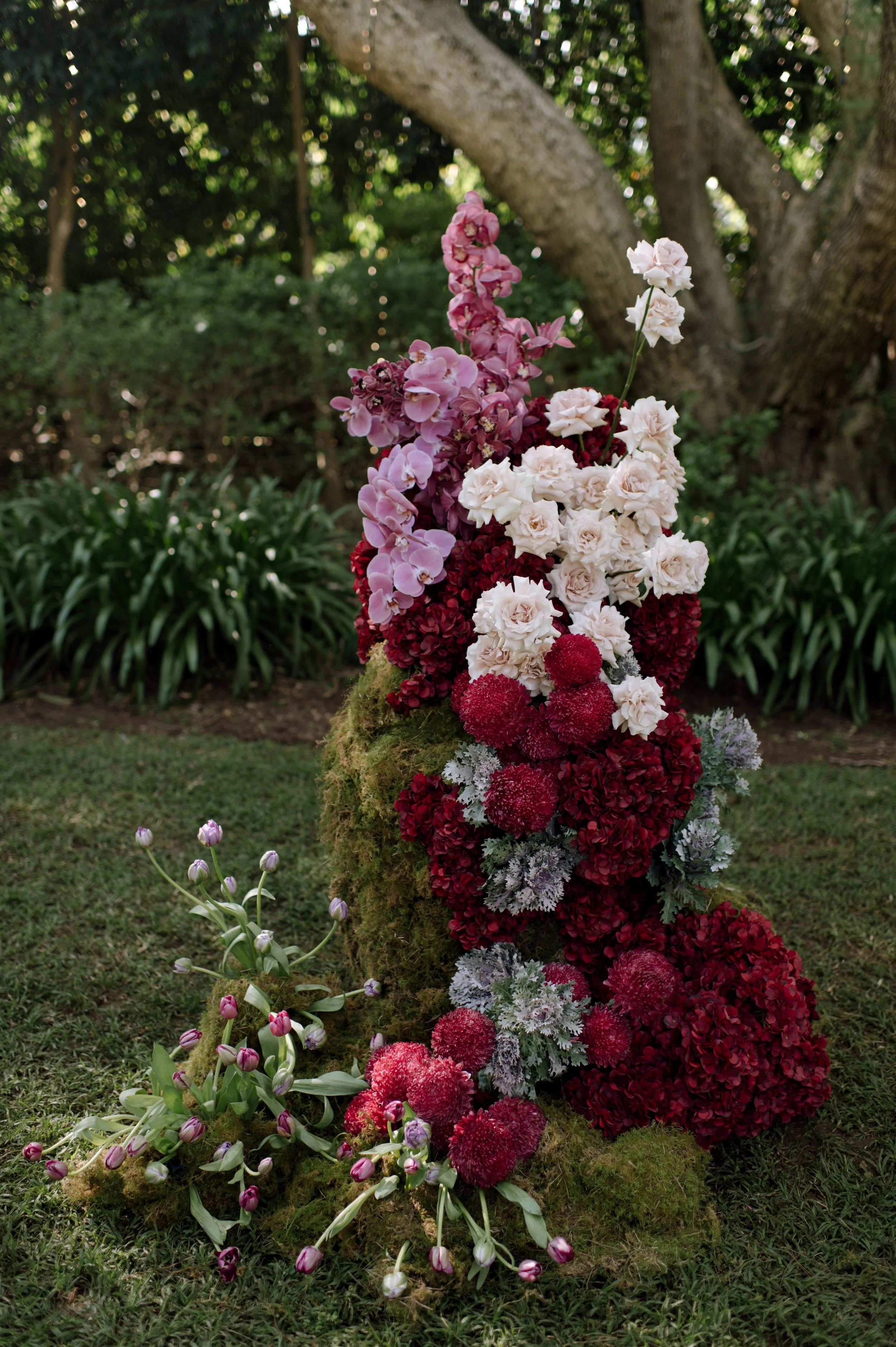 dark red wedding flowers