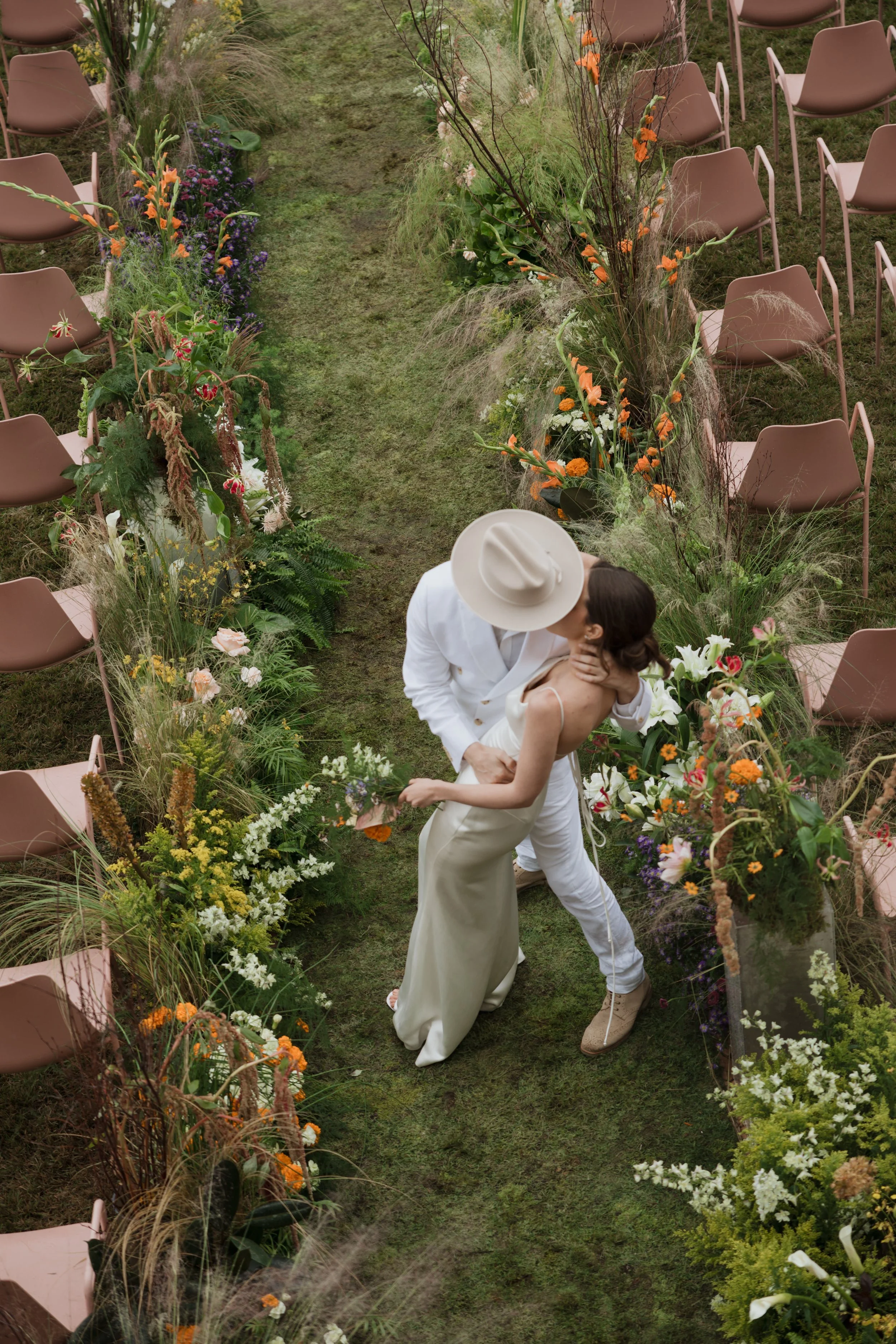 aisle kiss