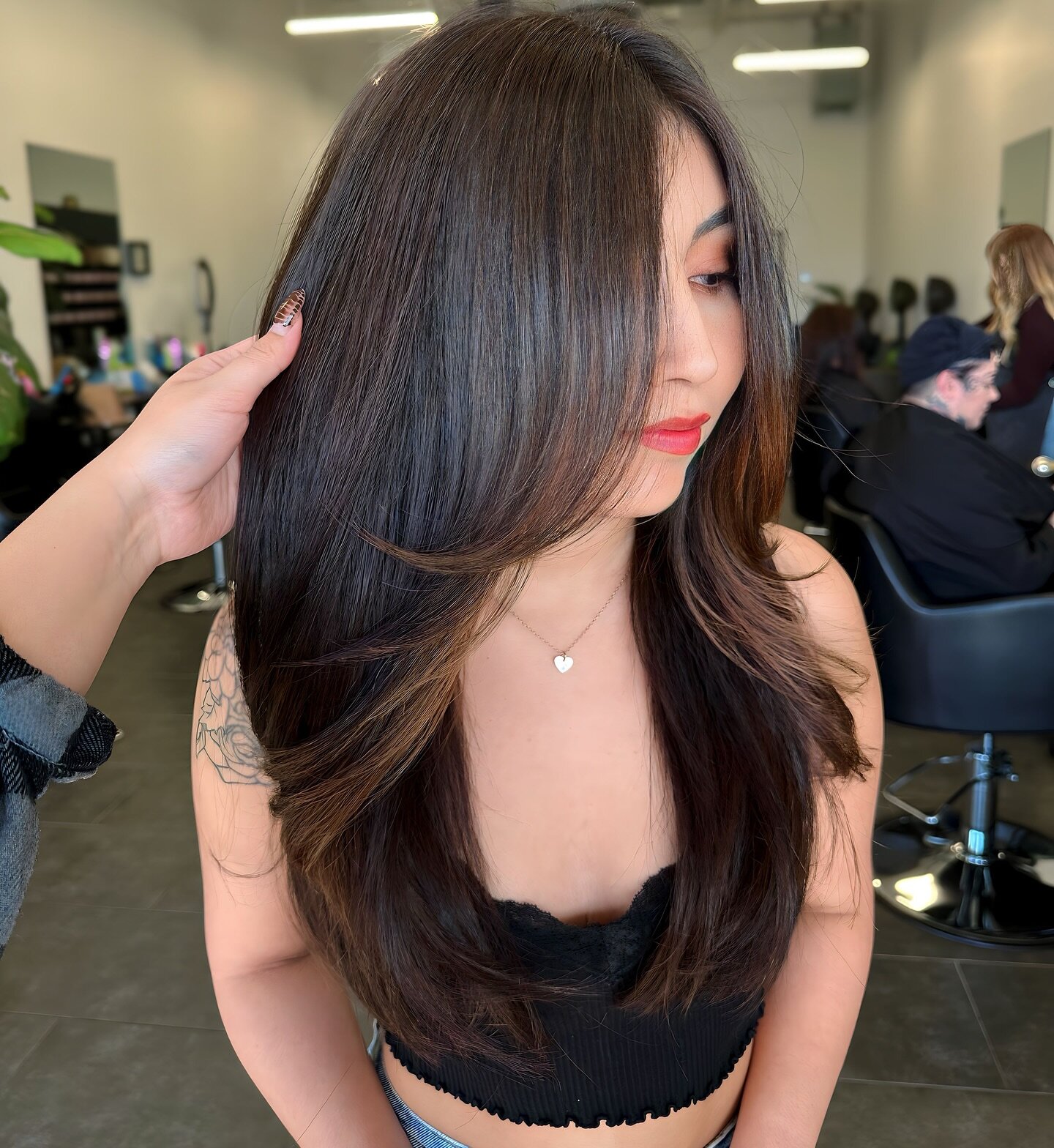 ✂️Layered Beauty by @glammedxlizbeth!😍 We have an OBSESSION with layered haircuts!💕 Text us at 210-316-2045 to schedule your next appointment! Can&rsquo;t wait to see you!🫶🏻✨ &bull;
&bull;
&bull;
&bull;
&bull;
&bull;
&bull;
&bull;
&bull;
&bull;
&