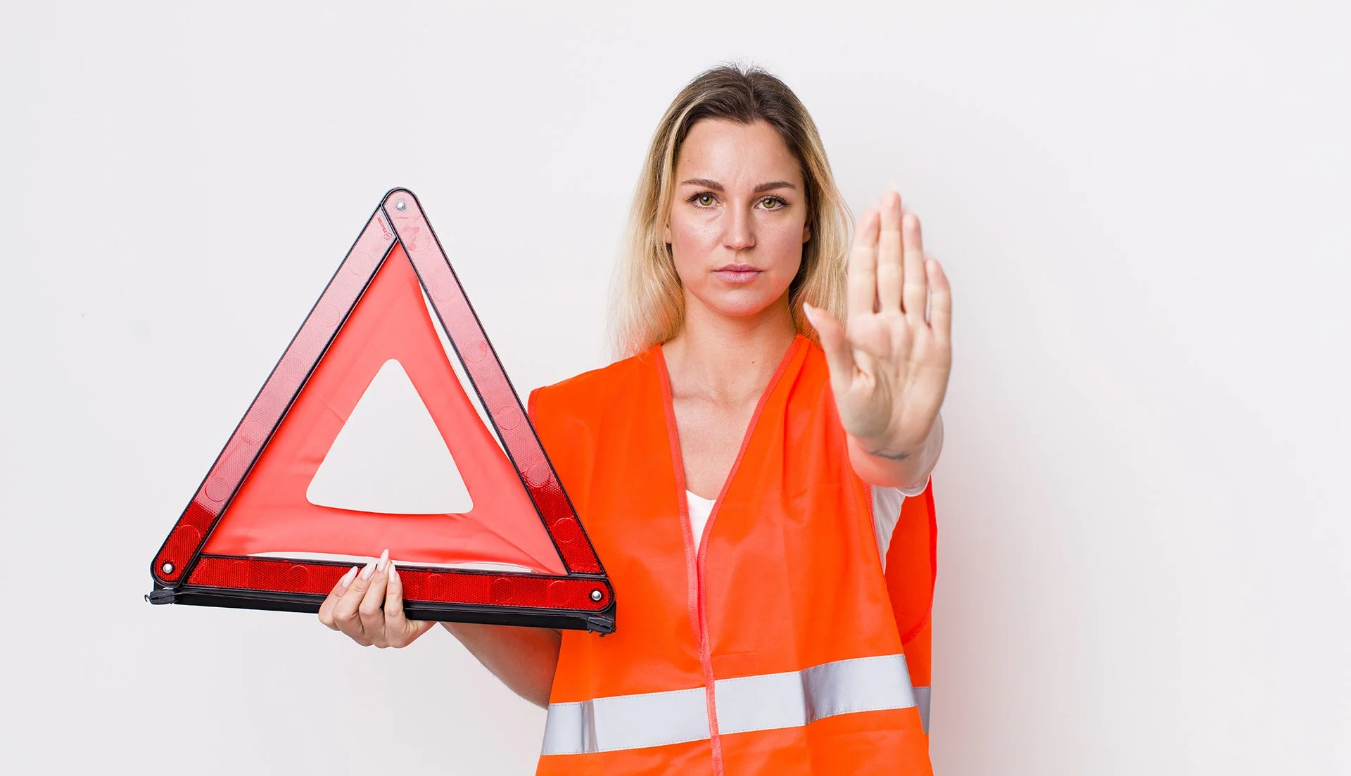 HOW TO RECOGNISE RED FLAGS WHEN CHOOSING A BRAND DESIGNER