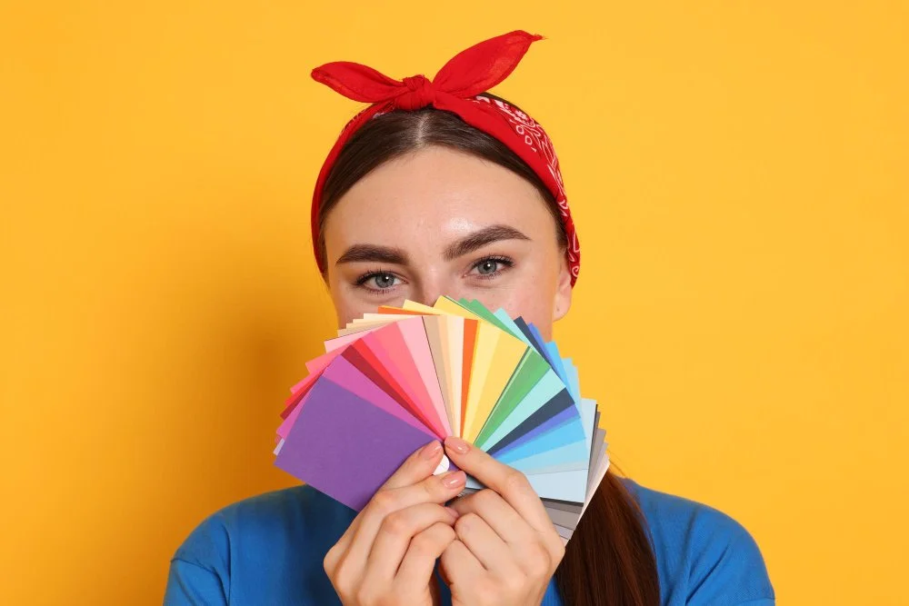 HOW TO CREATE A STRONG VISUAL IDENTITY USING A BRIGHT COLOUR PALETTE