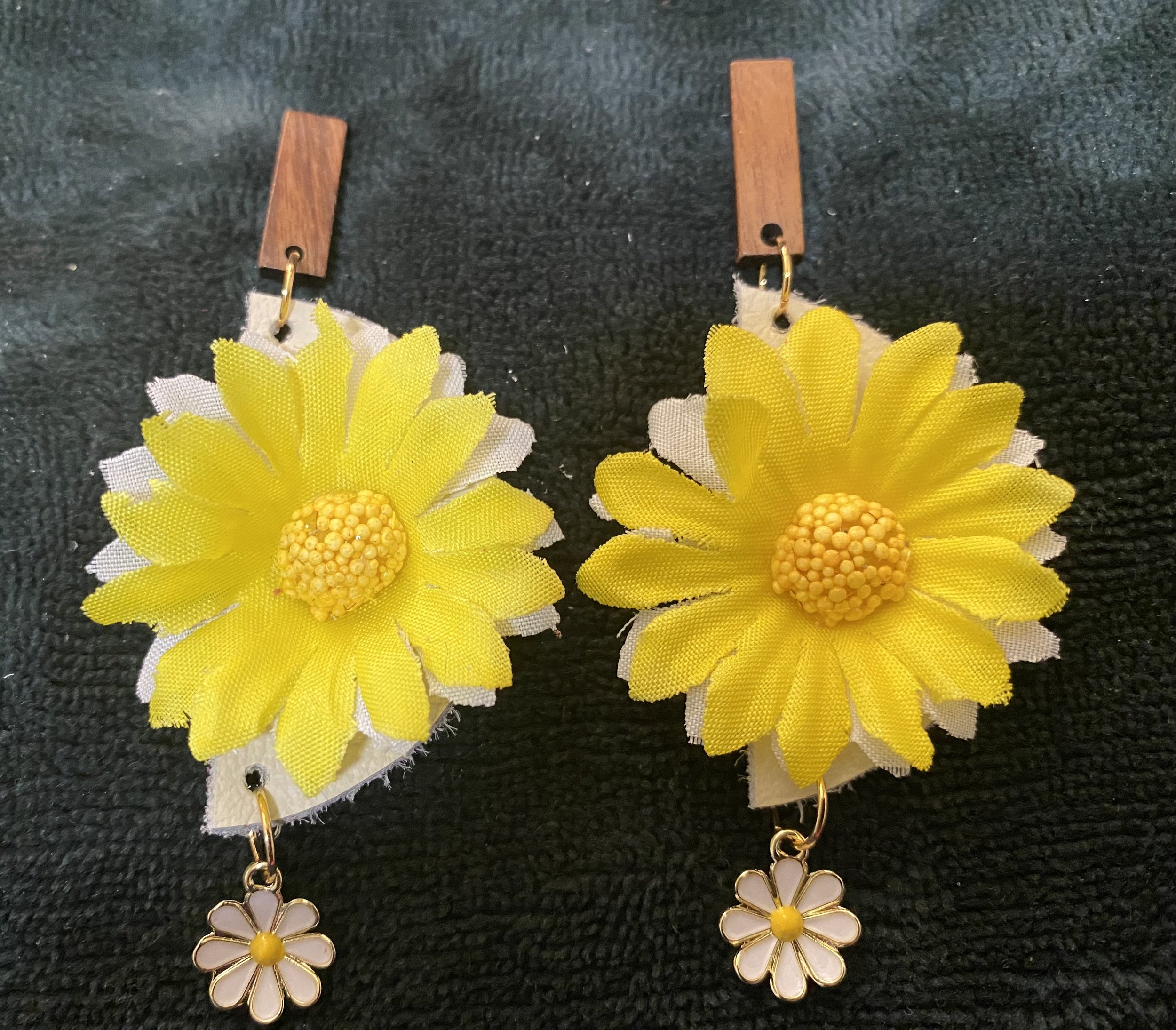 Dangle daisy silk flower earrings