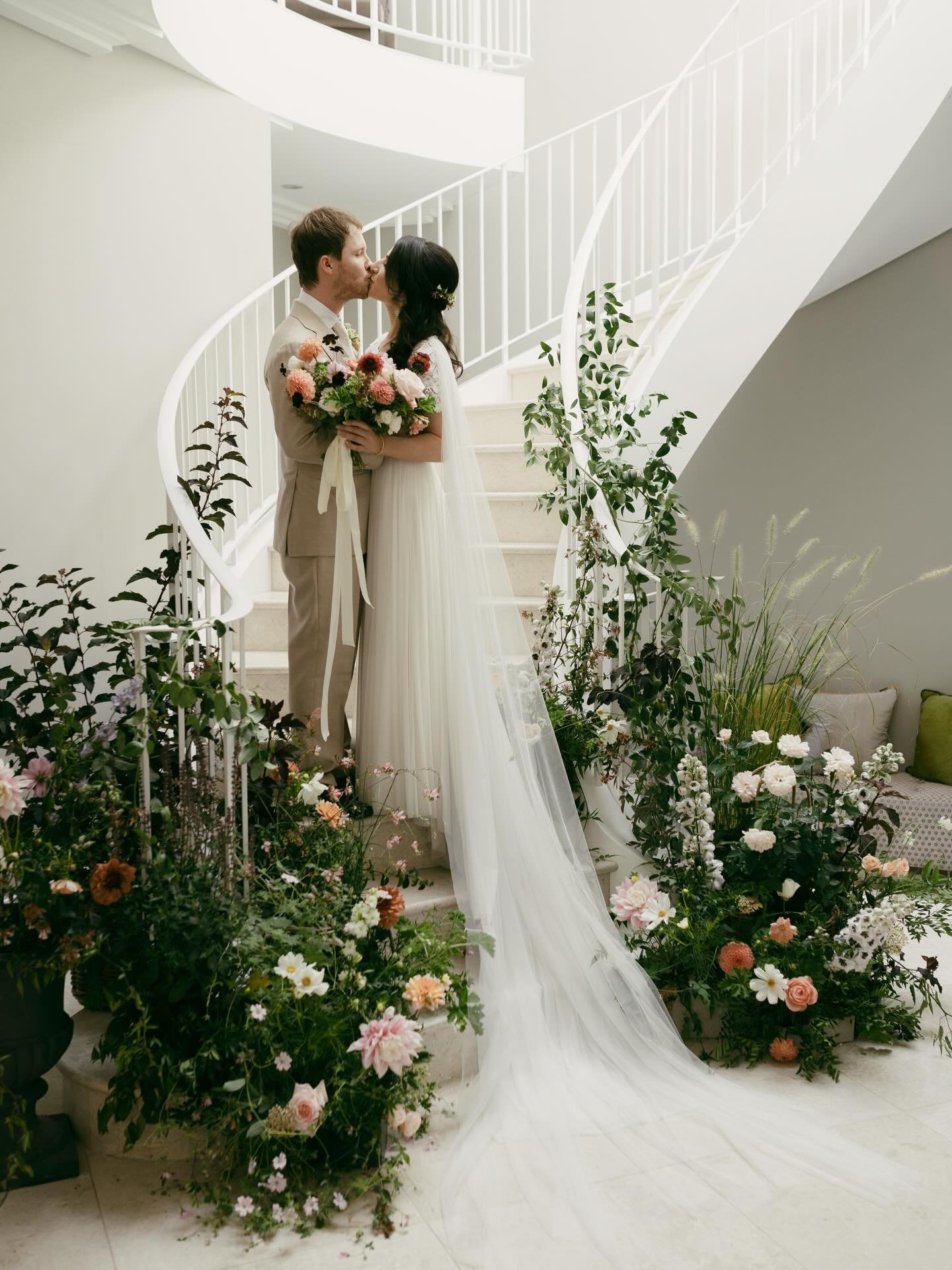 There is nothing better than receiving photos from summer weddings in January 

This one for Lakshmi and Daniel was a hot, hot day in August at a private family home in Hampshire. Lots to share but here are some highlights...

Photos by the best @nat