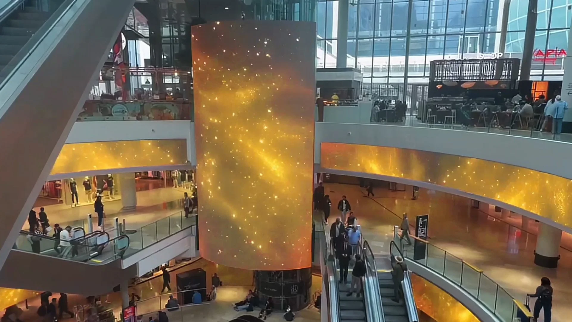 Œuvre digitale et poésie visuelle, expérience retail Westfield