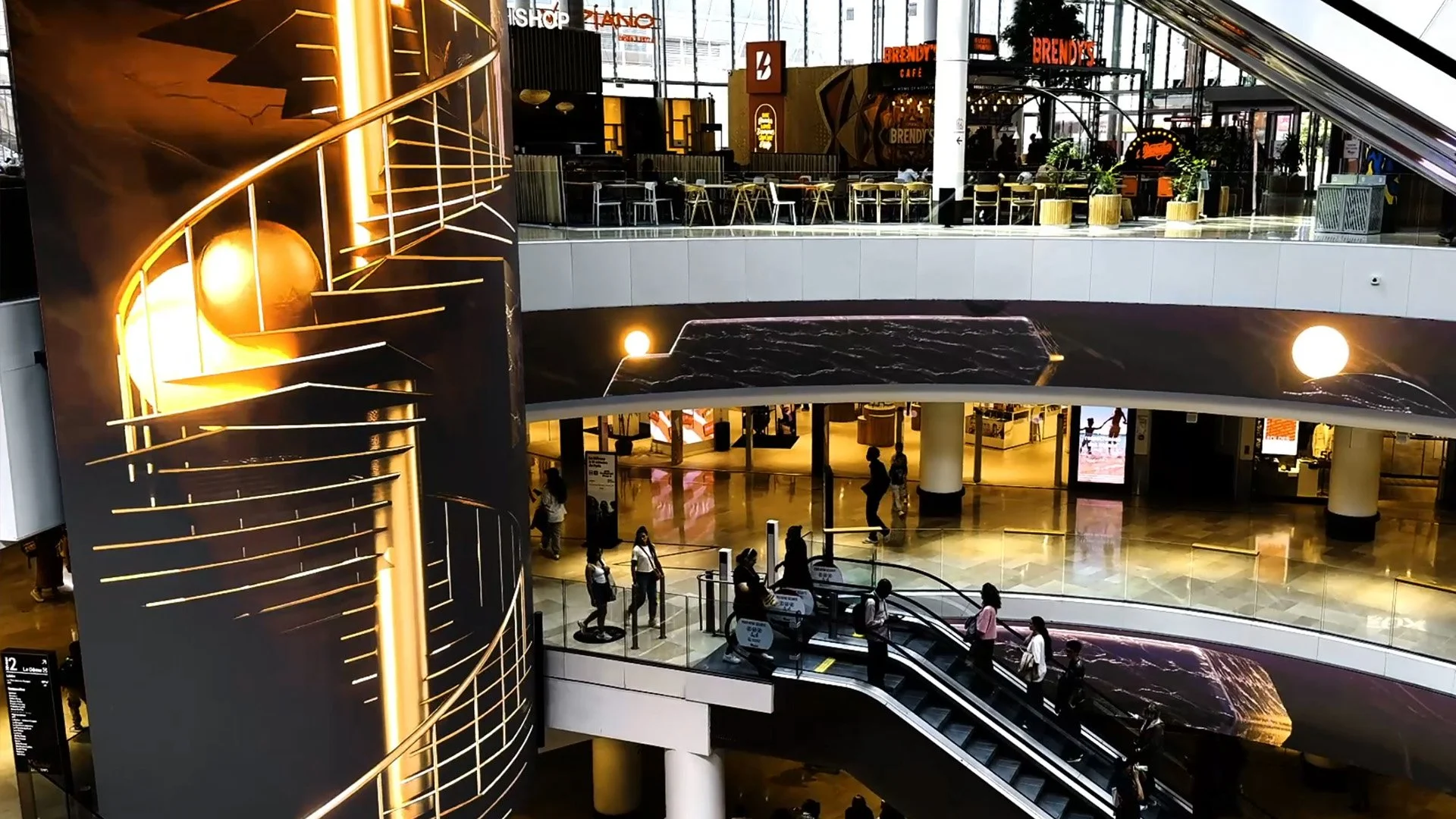 Motion design haute résolution, expérience retail La Défense