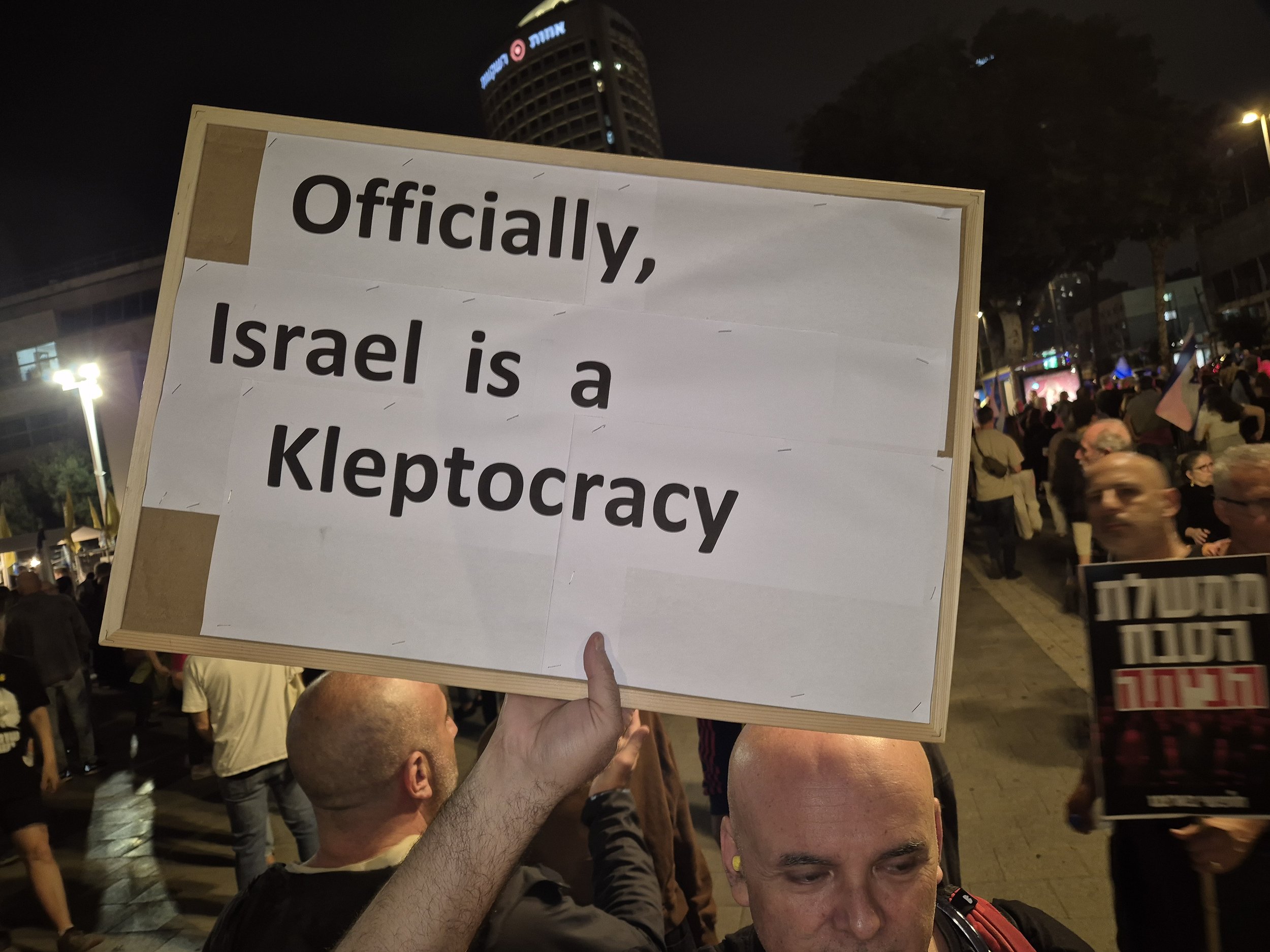 DemoSigns_Hostages_29112025 (4).jpg