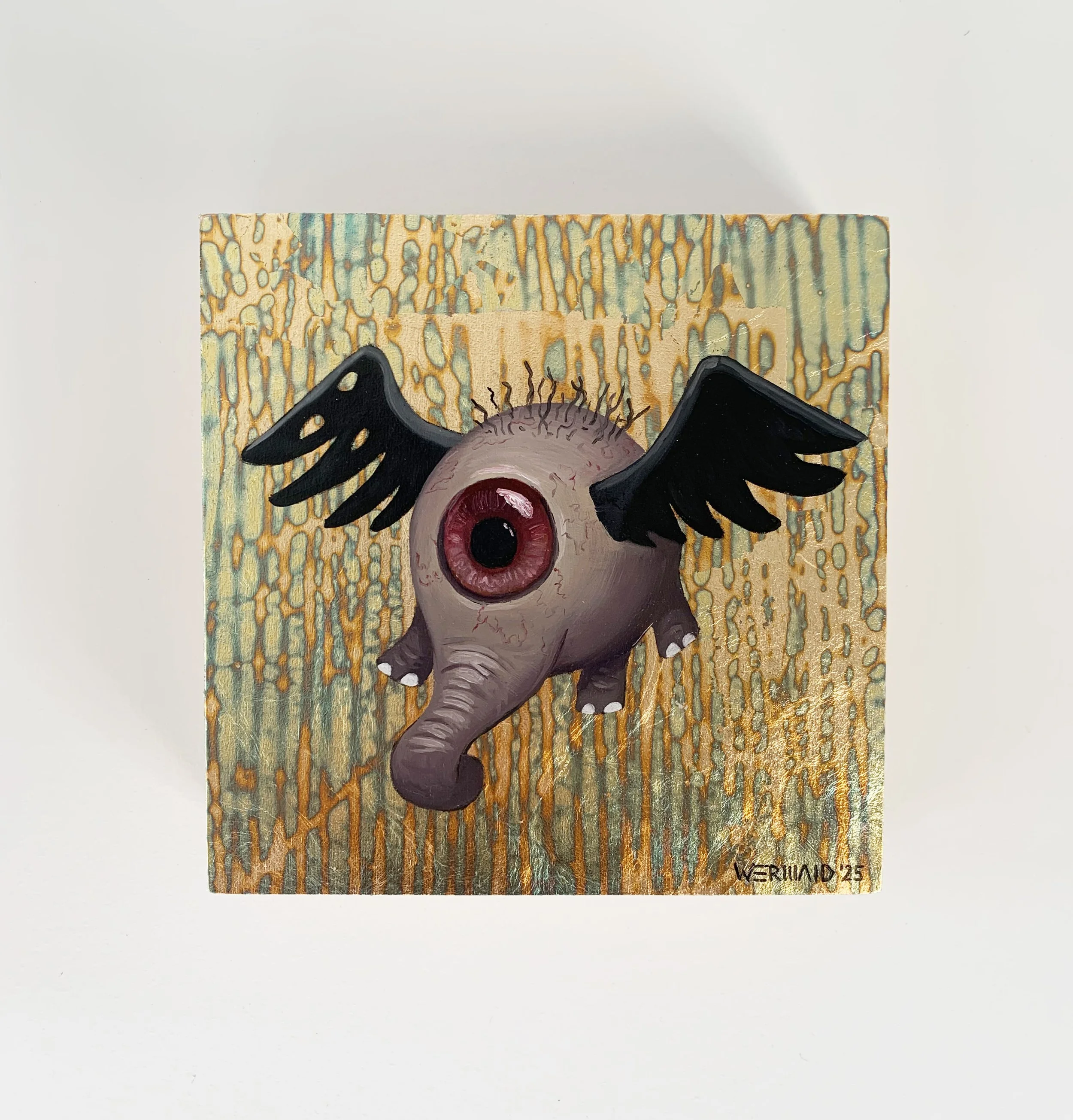 Judgewing - 25cm by 25cm oil on birch canvas cradled panel, burnished copper gilded background