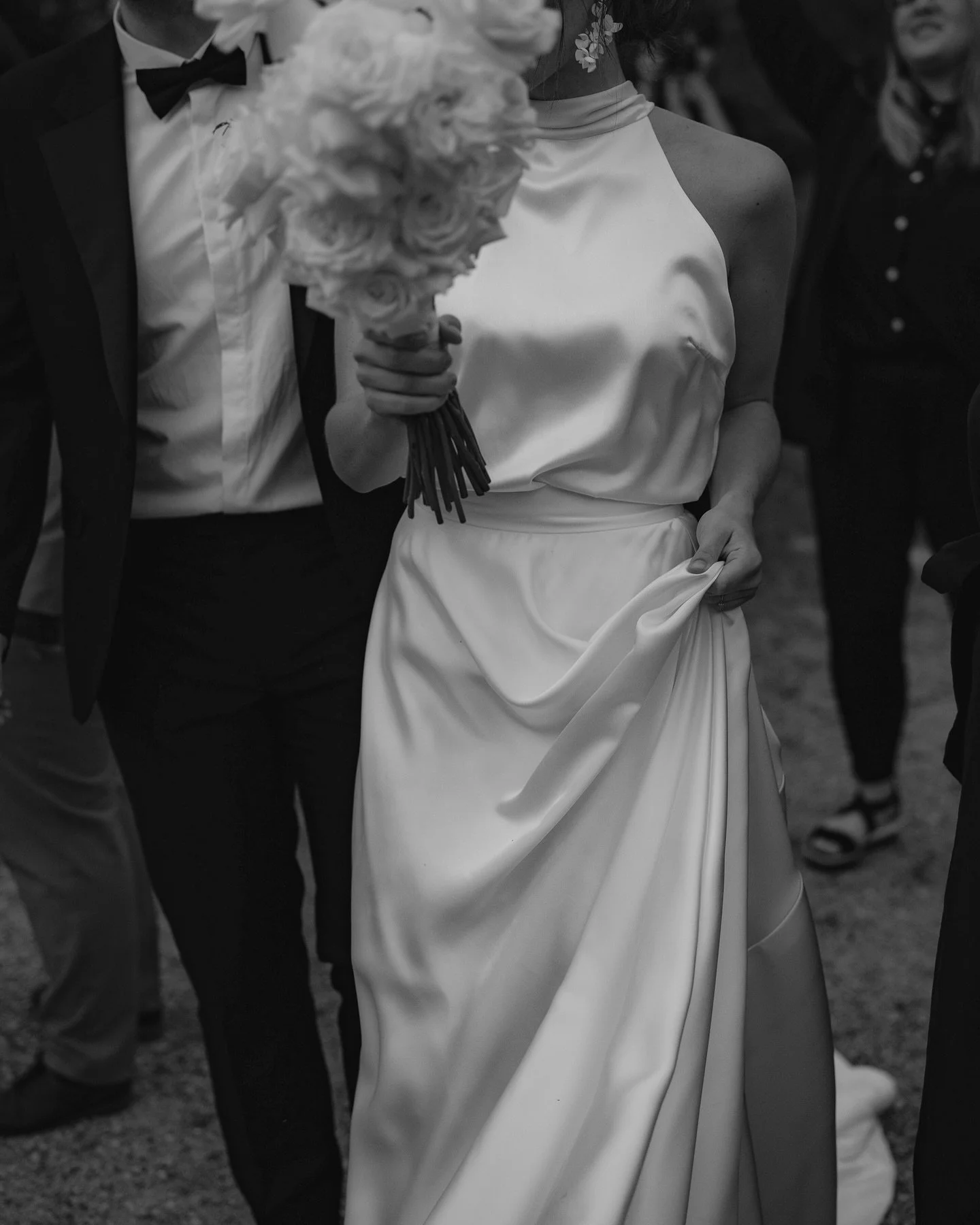 Black &amp; White Elegance ✨🖤

@insights.workshop by @toniandmarc.photography &amp; @sim_onephotography 

Location : @hofgut.imsbach
Locationleitung : @alicawagner_weddings 
Blumen &amp; Deko : @olive_planning
Styling: @elenathul
Trauung : @rednerin