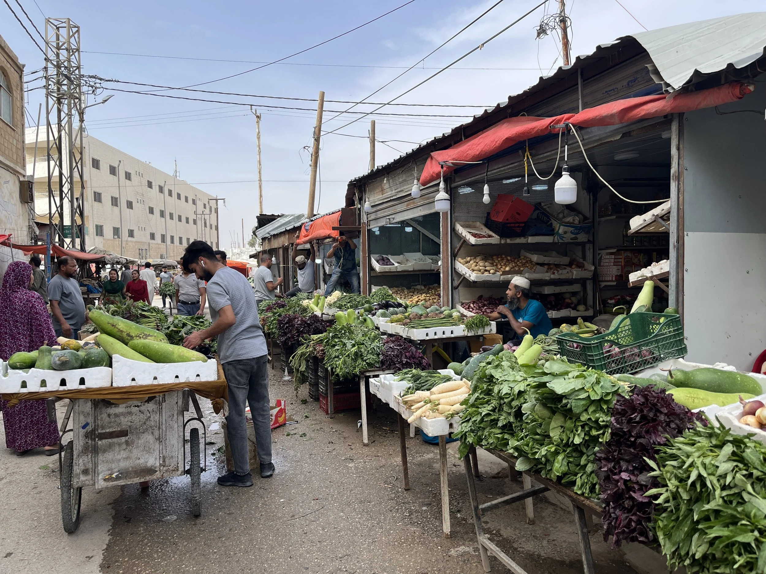  Friday is the only weekly holiday for garment factory workers and it transforms the industrial zones and their surrounds, as thousands of workers flock to the markets to go shopping, frequent Asian restaurants, or meet colleagues and friends. Next t