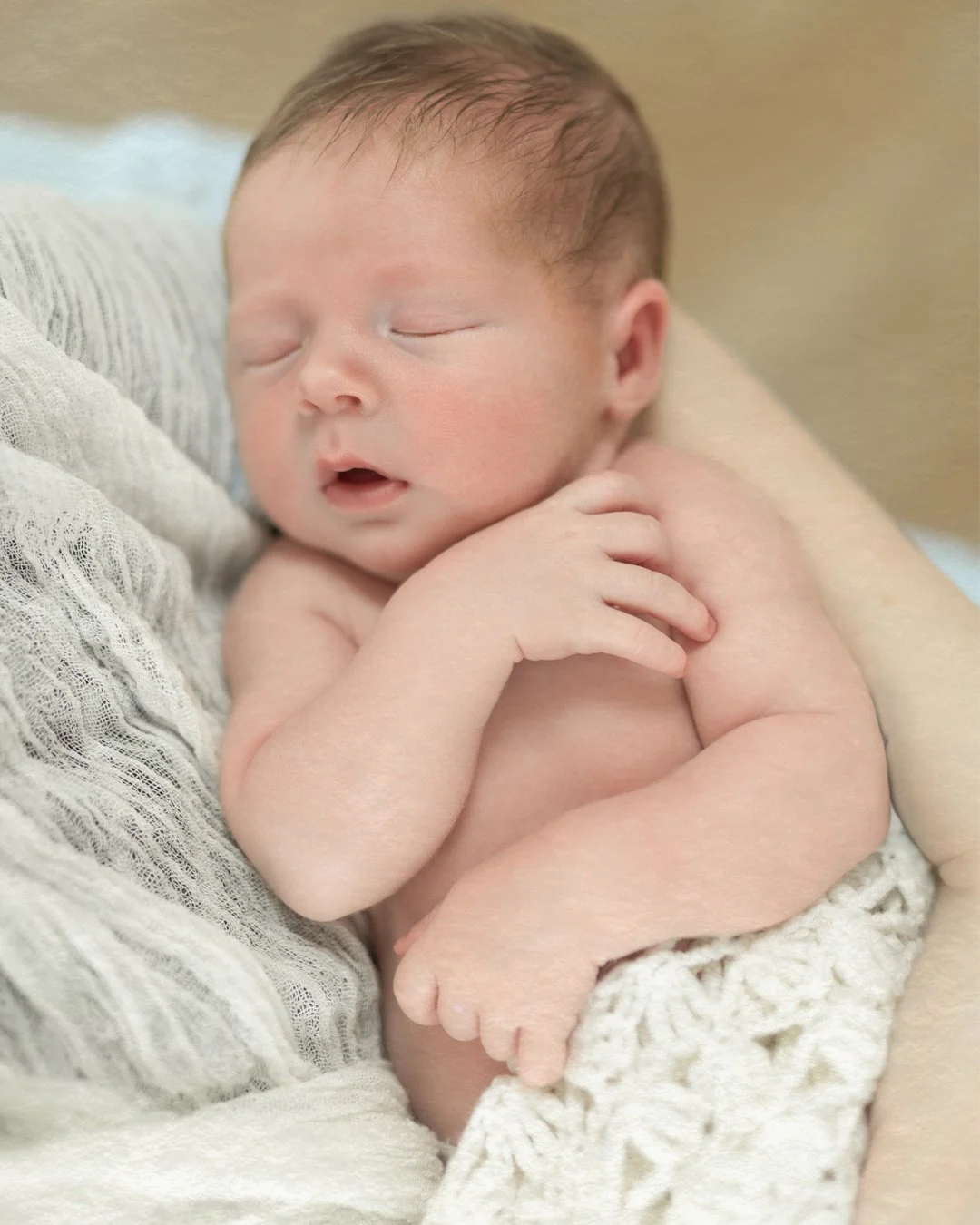 He was fast asleep the whole time, gently curled up with his tiny hands tucked in.
We kept everything simple for this one &mdash; just soft, neutral tones and a quiet space around him. At one point, he gave the smallest little sigh, like he&rsquo;d j