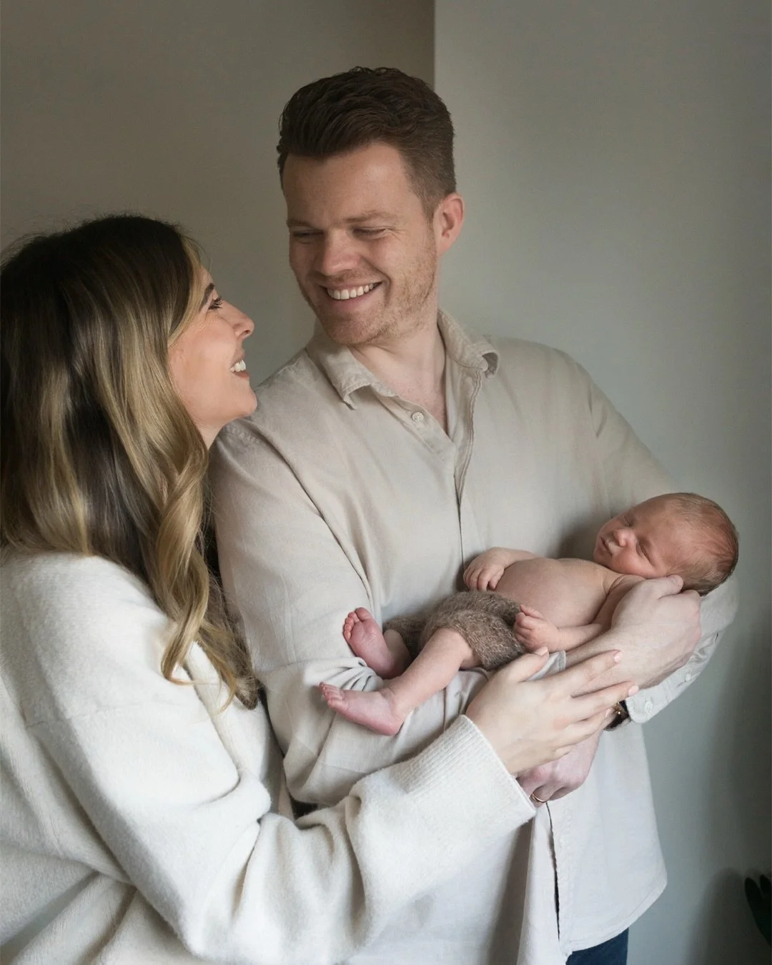 Welcome to the world, Rory 🤍

A slow, quiet morning with the softest light coming through the window. Mum tucked in close, Dad holding him so gently&hellip; both of them just watching, like they still can&rsquo;t quite believe he&rsquo;s here.

Thos